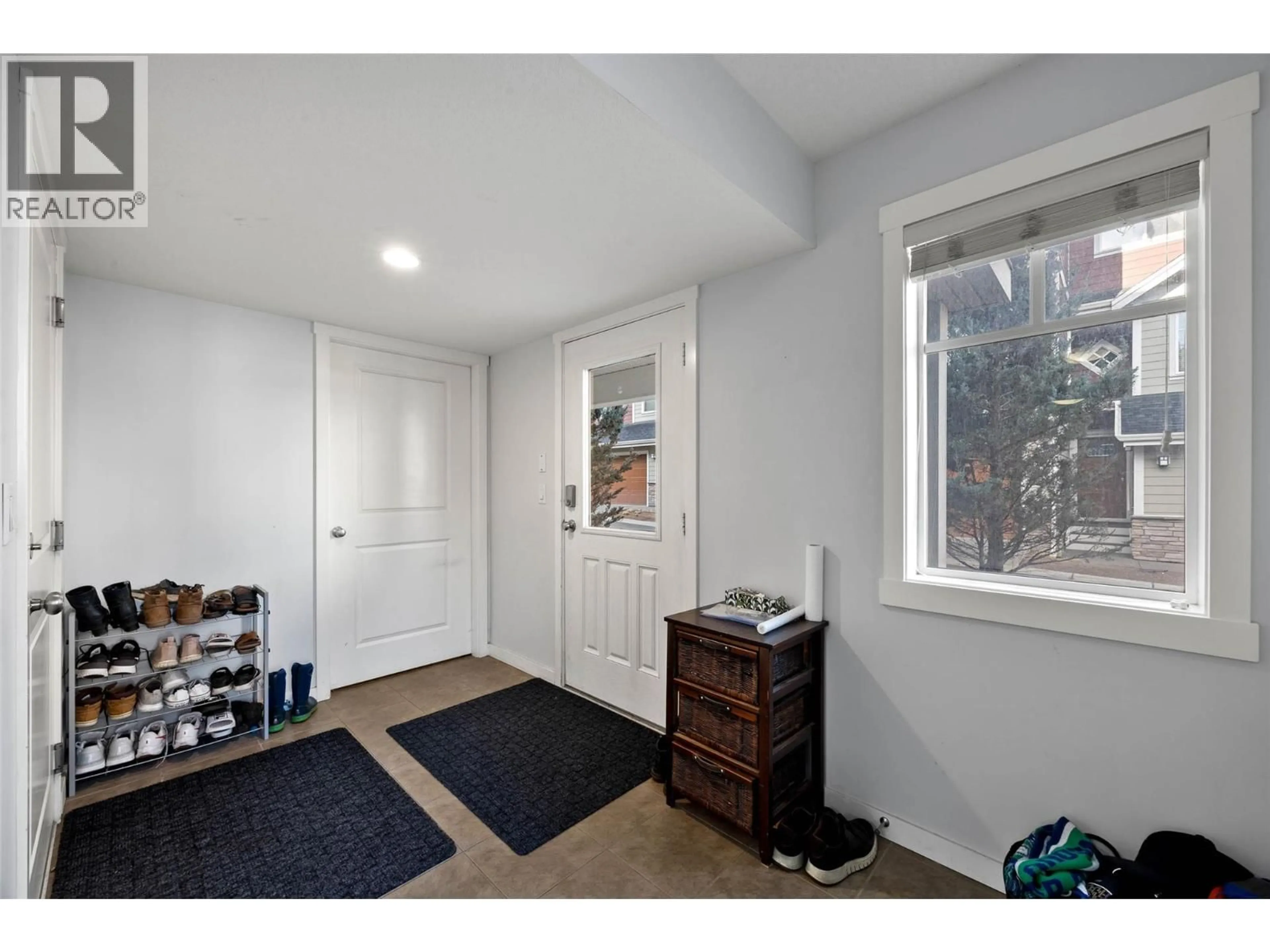 Indoor entryway for 39 - 2860 VALLEYVIEW DRIVE, Kamloops British Columbia V2C0B3