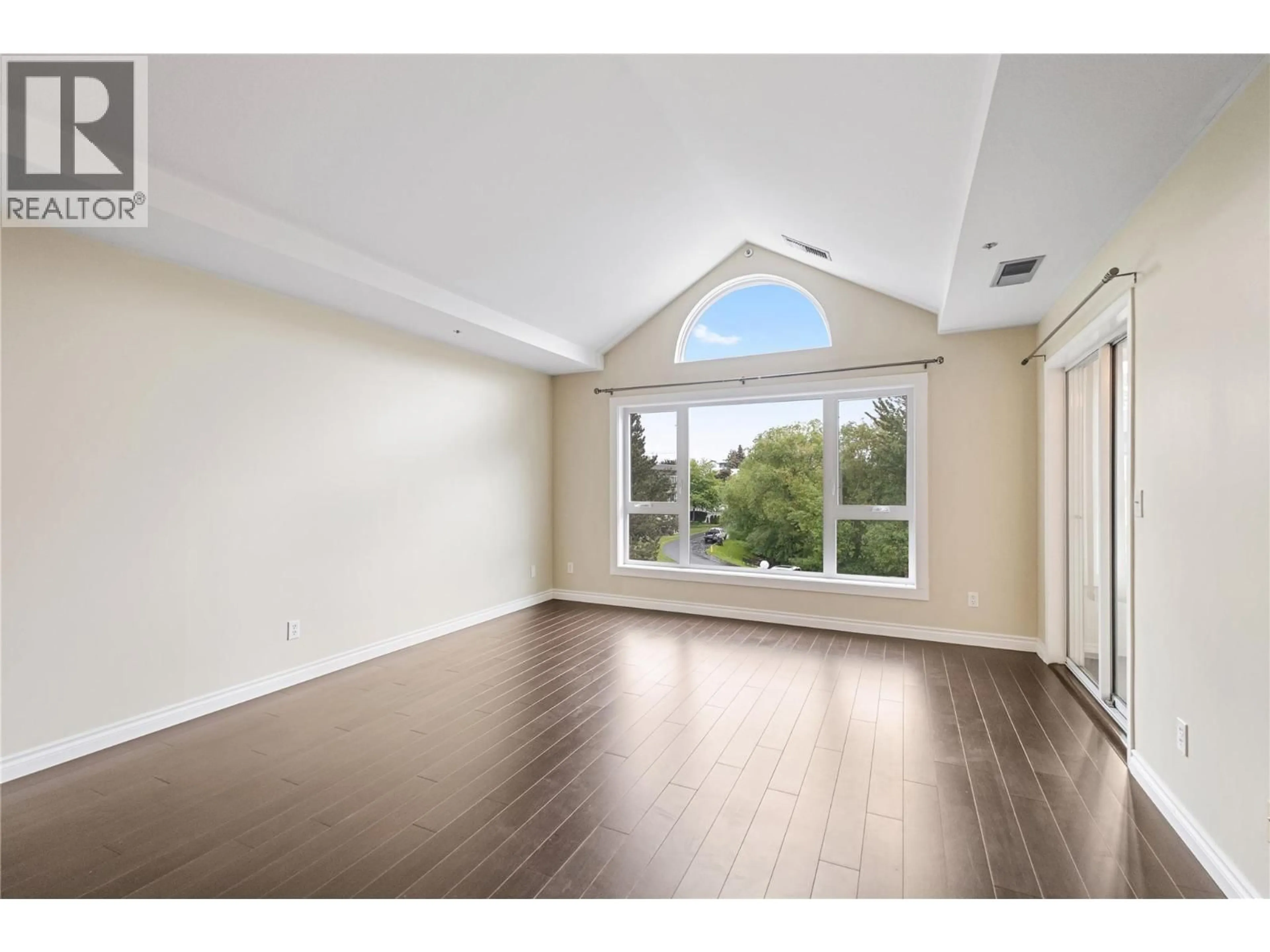 A pic of a room for 323 - 1045 SUTHERLAND AVENUE, Kelowna British Columbia V1Y5Y1