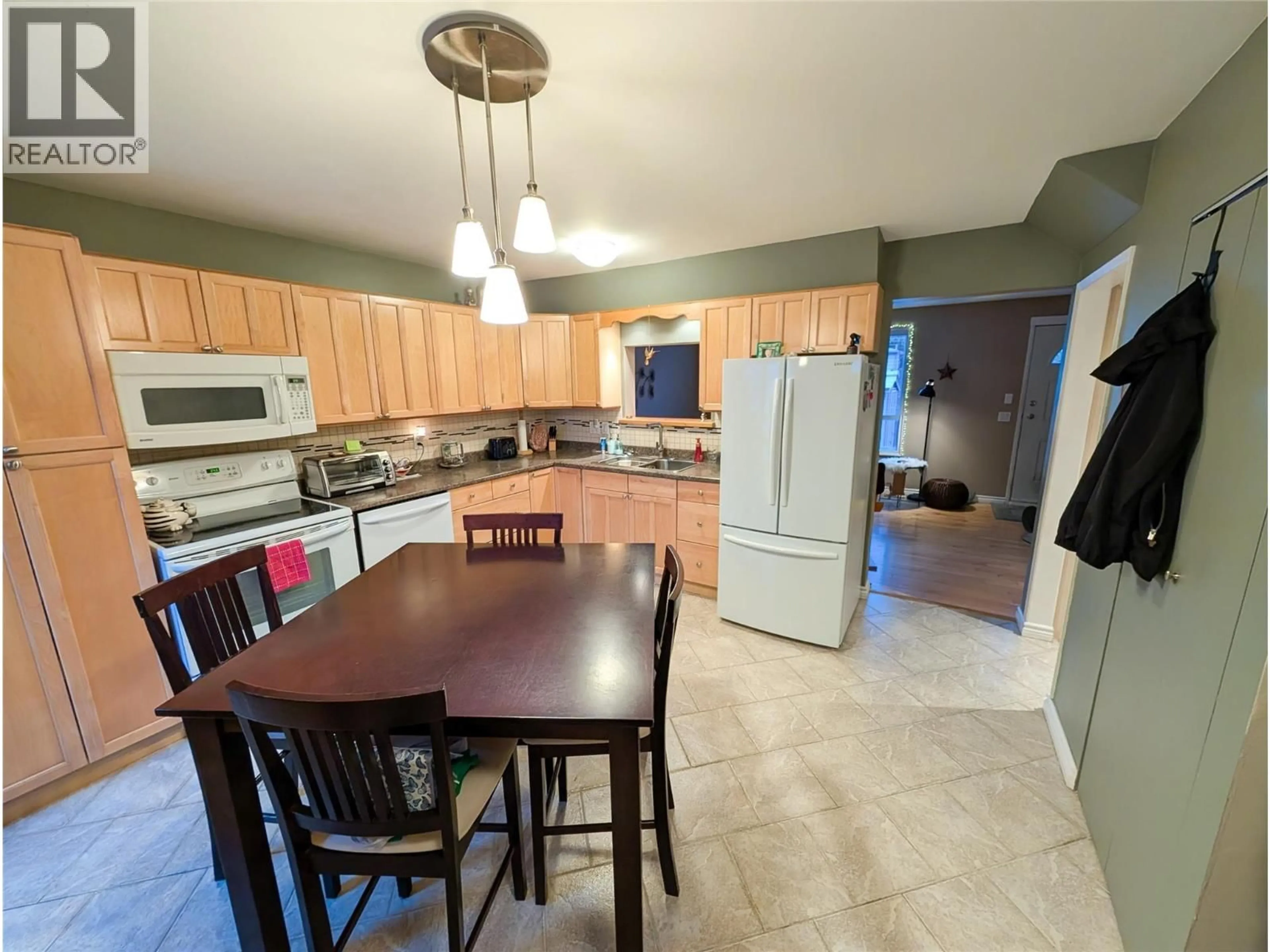 Open concept kitchen, ceramic/tile floor for 56 - 2576 SANDPIPER DRIVE, Kamloops British Columbia V2B6X1