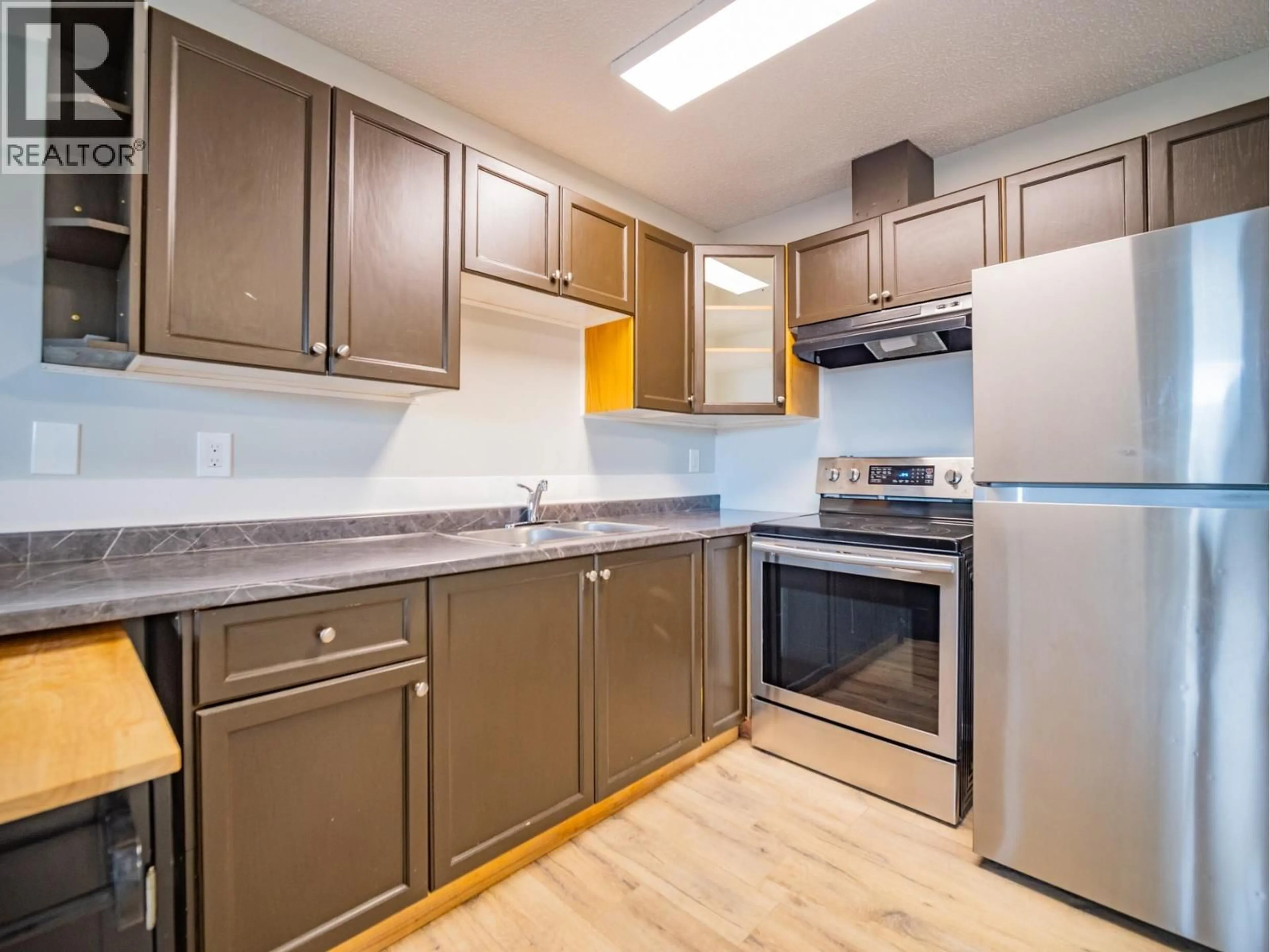 Standard kitchen, wood/laminate floor for 42 - 460 DALGLEISH DRIVE, Kamloops British Columbia V2C5W7