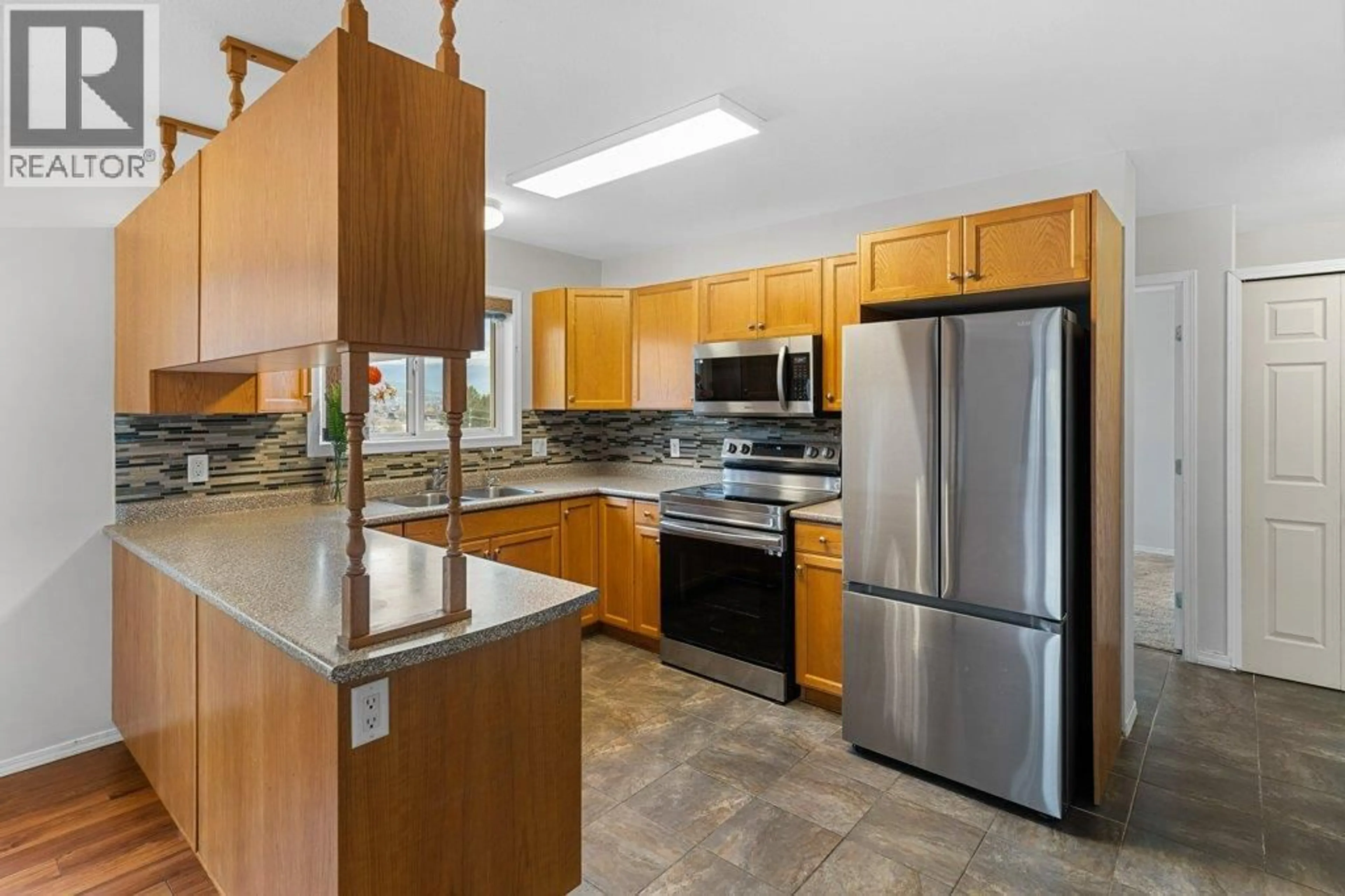 Standard kitchen, unknown for 102 - 2550 HOLLYWOOD ROAD NORTH, Kelowna British Columbia V1V2S6