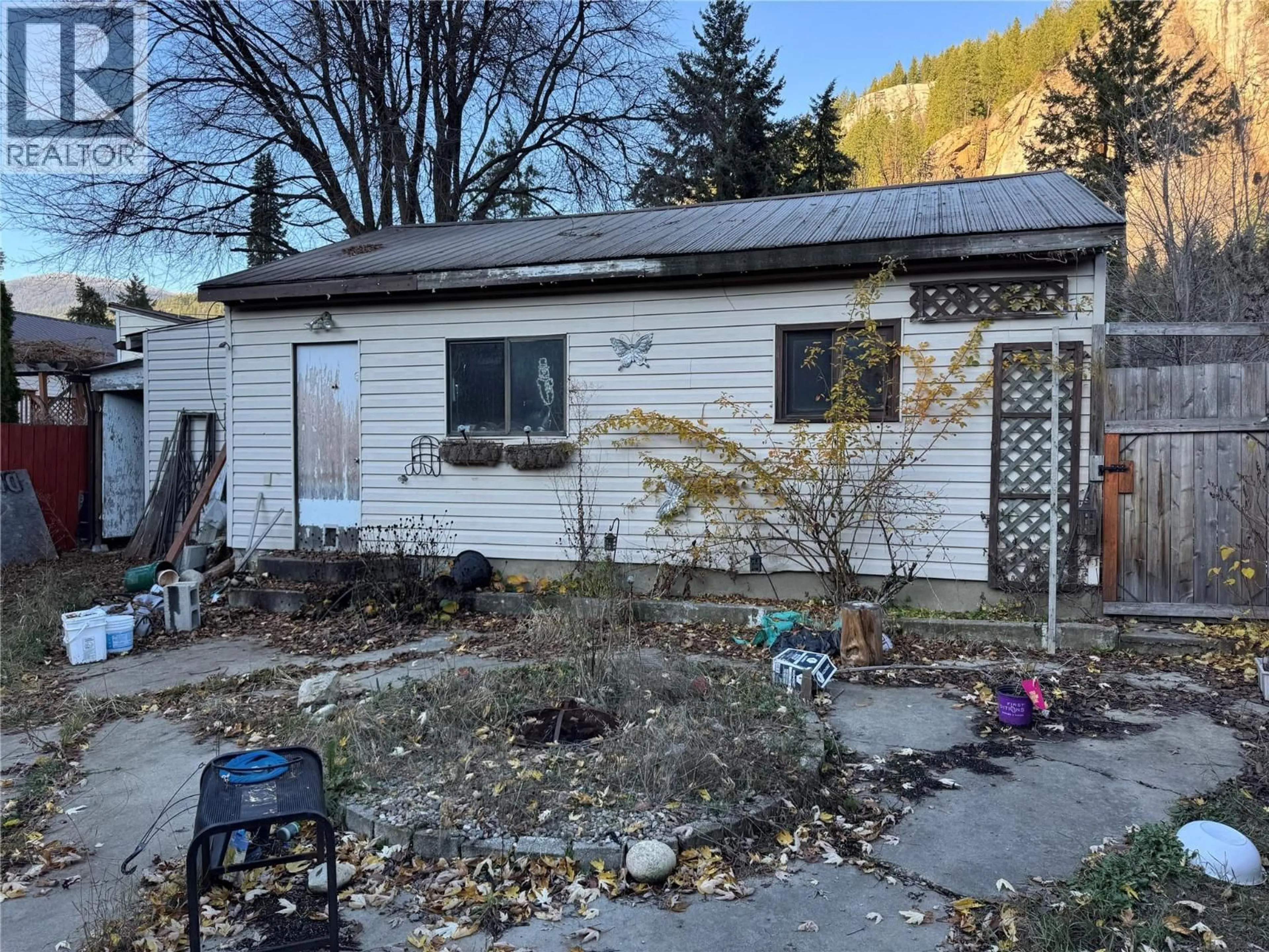 Shed for 1042 VINE STREET, Robson British Columbia V1N4V8