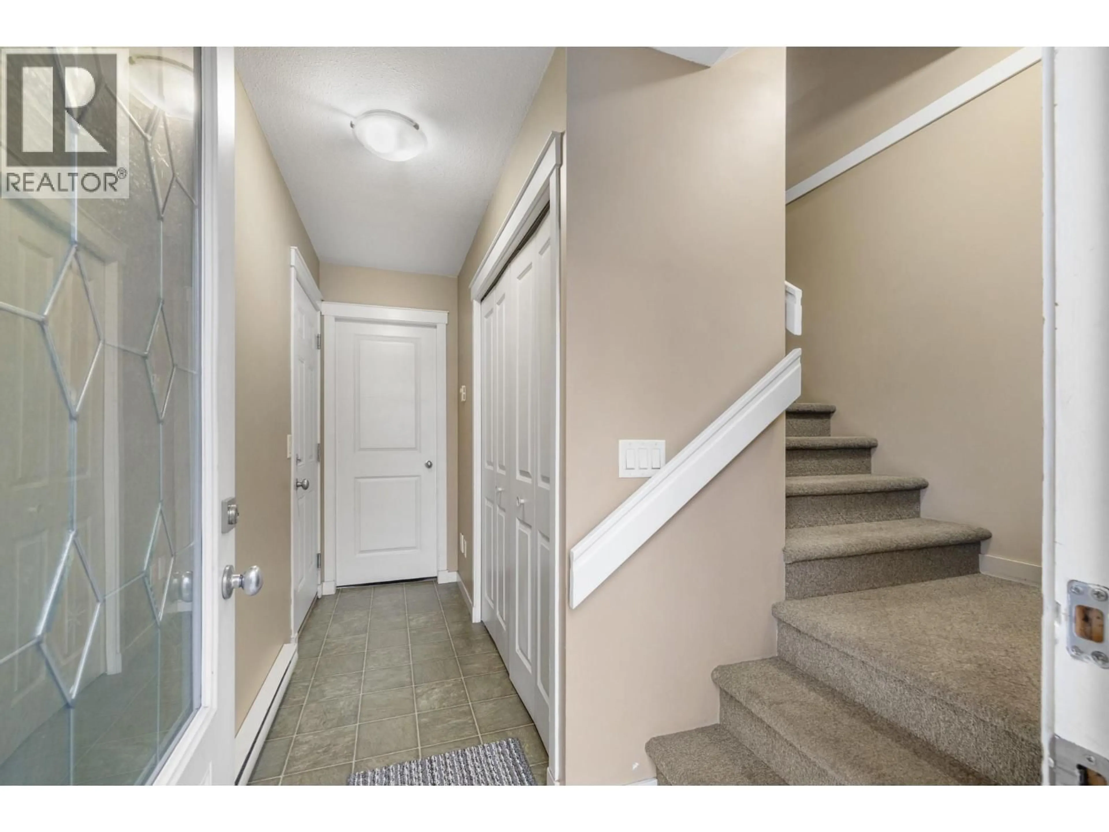 Indoor entryway for 6 - 124 MILLS ROAD, Kelowna British Columbia V1X4G7