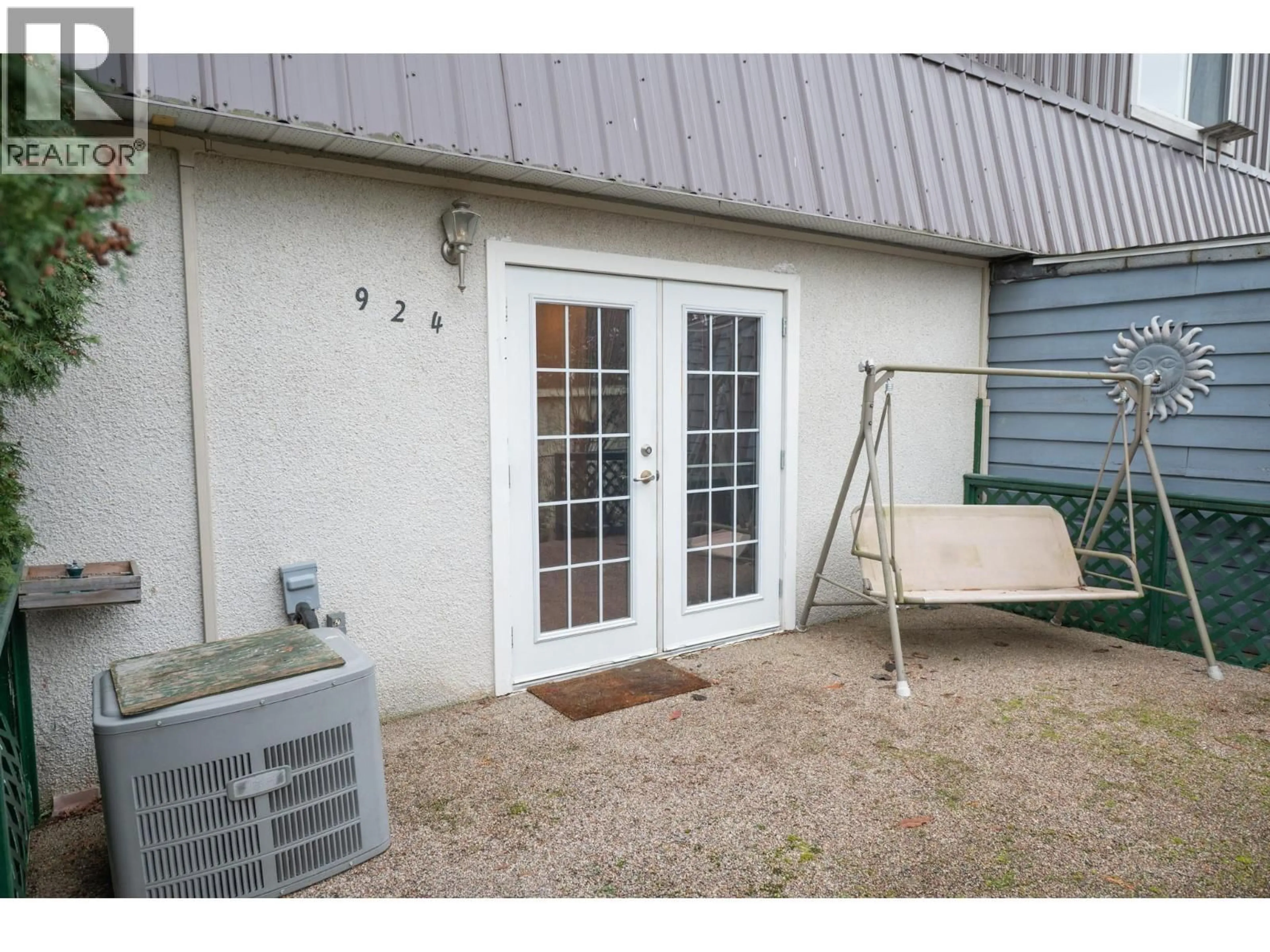 Patio, building for 924 DOGWOOD STREET, Creston British Columbia V0B1G3