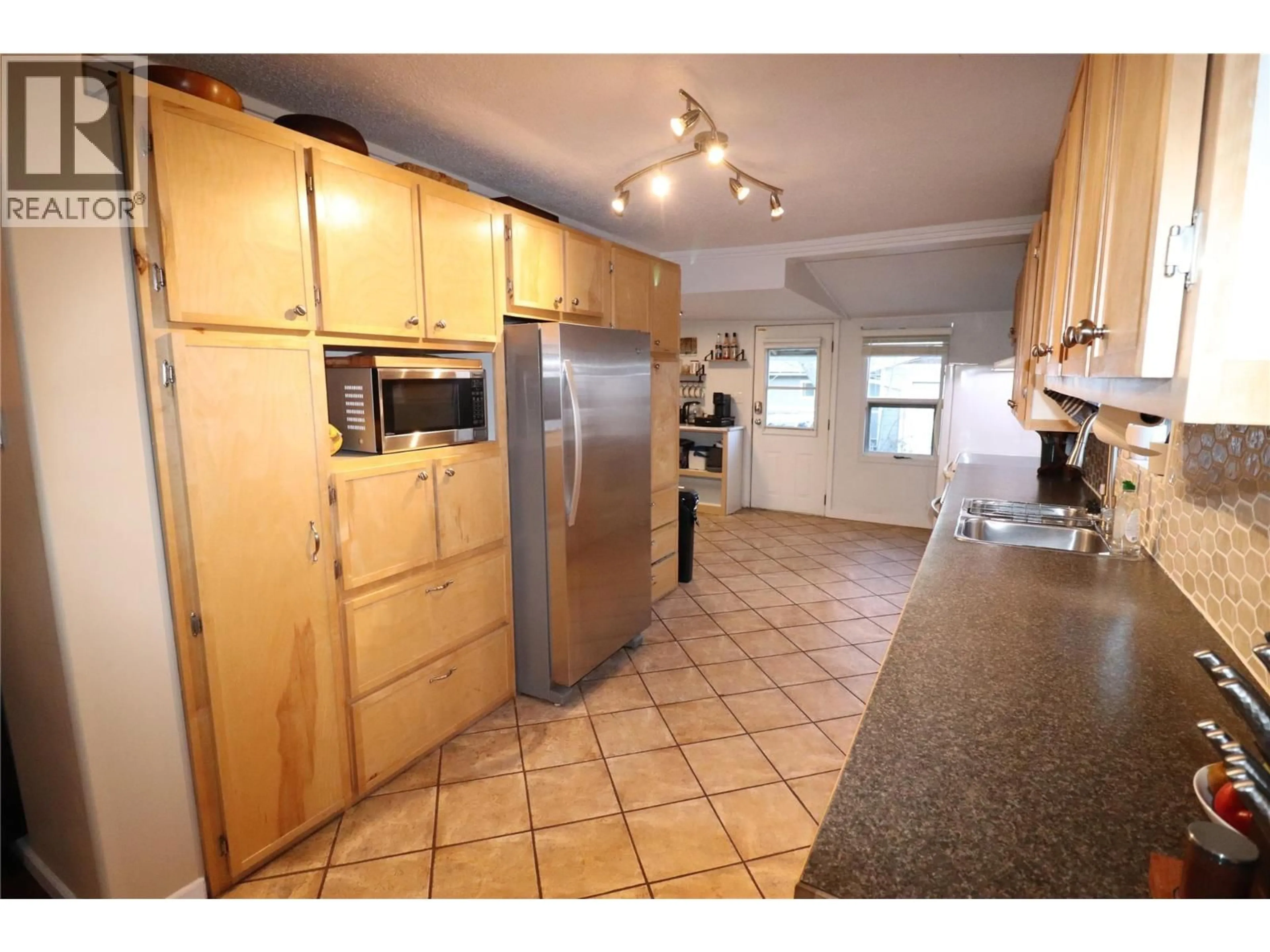 Standard kitchen, unknown for 613 11TH AVENUE, Castlegar British Columbia V1N1J7