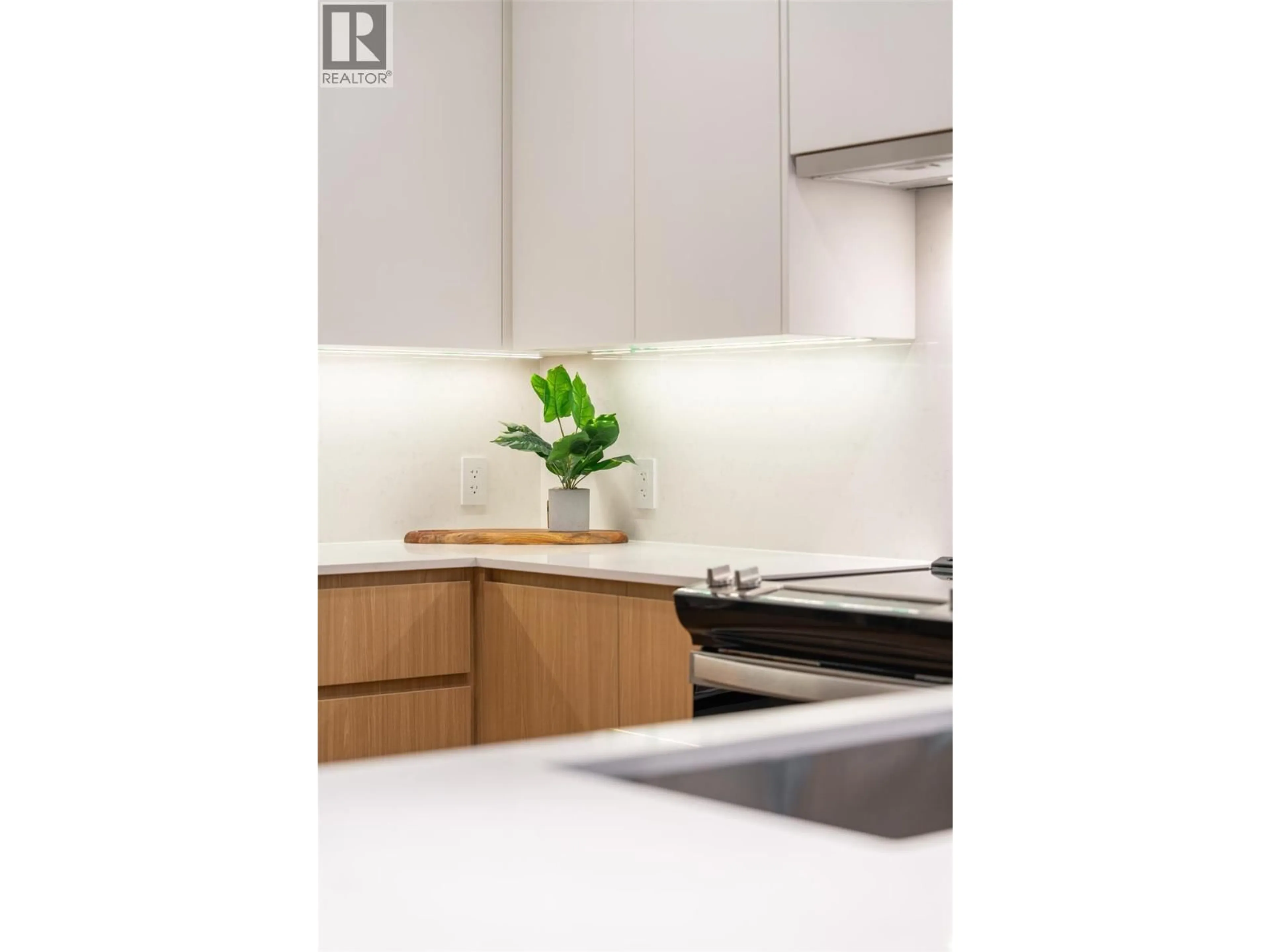 Contemporary kitchen, unknown for 1301 - 1702 COURSIER AVENUE, Revelstoke British Columbia V0E2S3