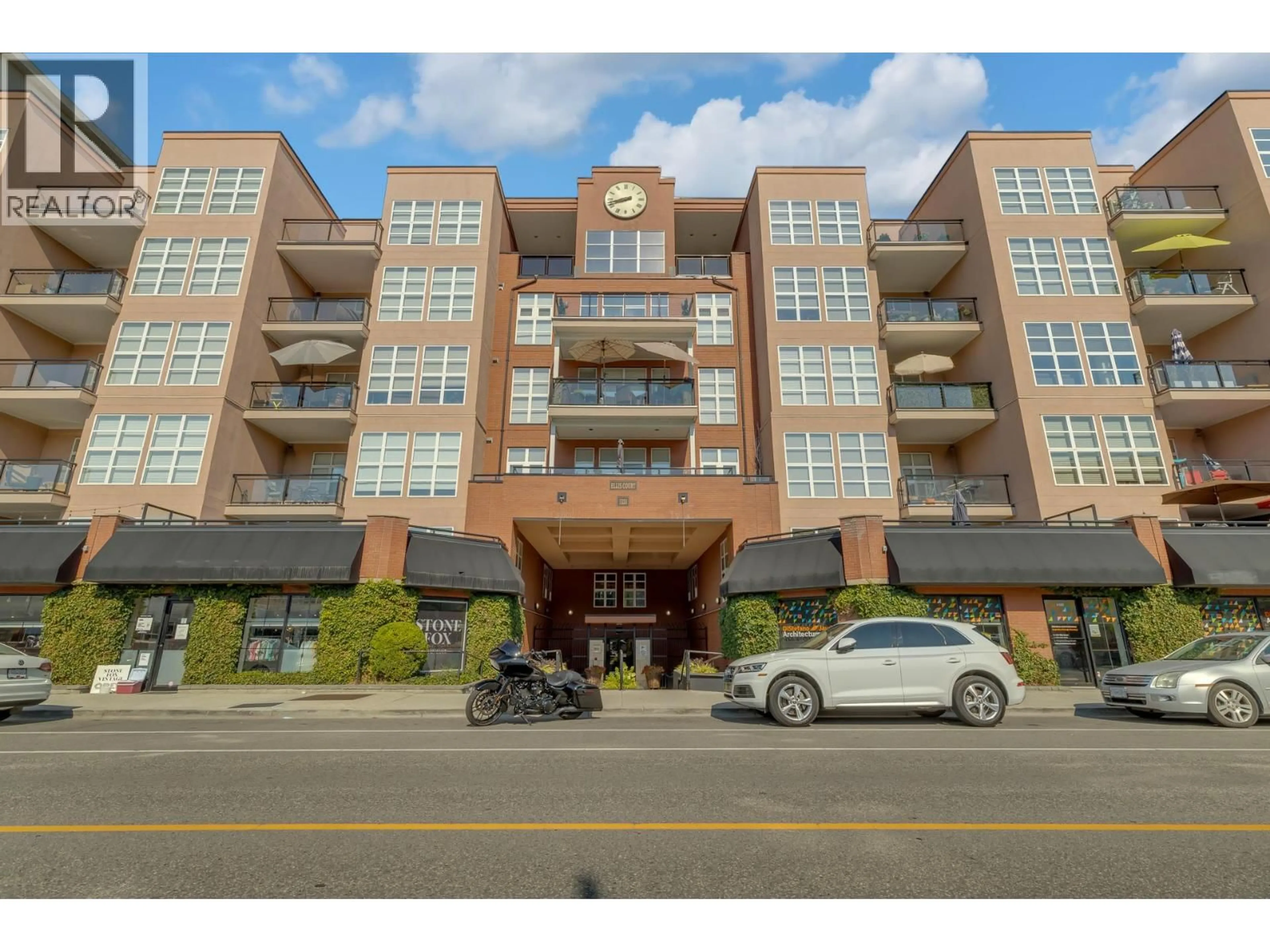 Indoor foyer for 221 - 1331 ELLIS STREET, Kelowna British Columbia V1Y1Z9