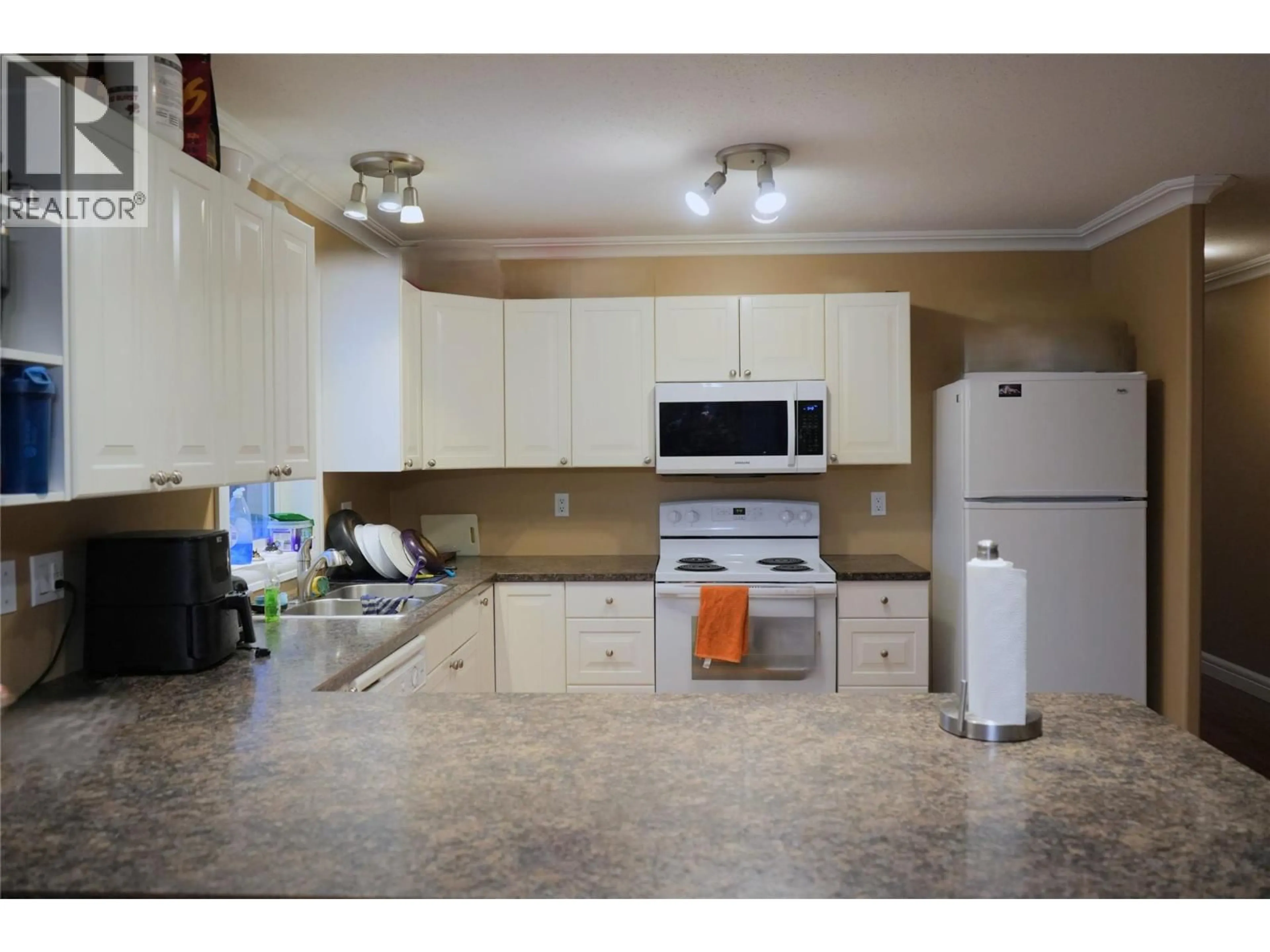 Standard kitchen, ceramic/tile floor for 219 100 AVENUE, Dawson Creek British Columbia V1G1V3