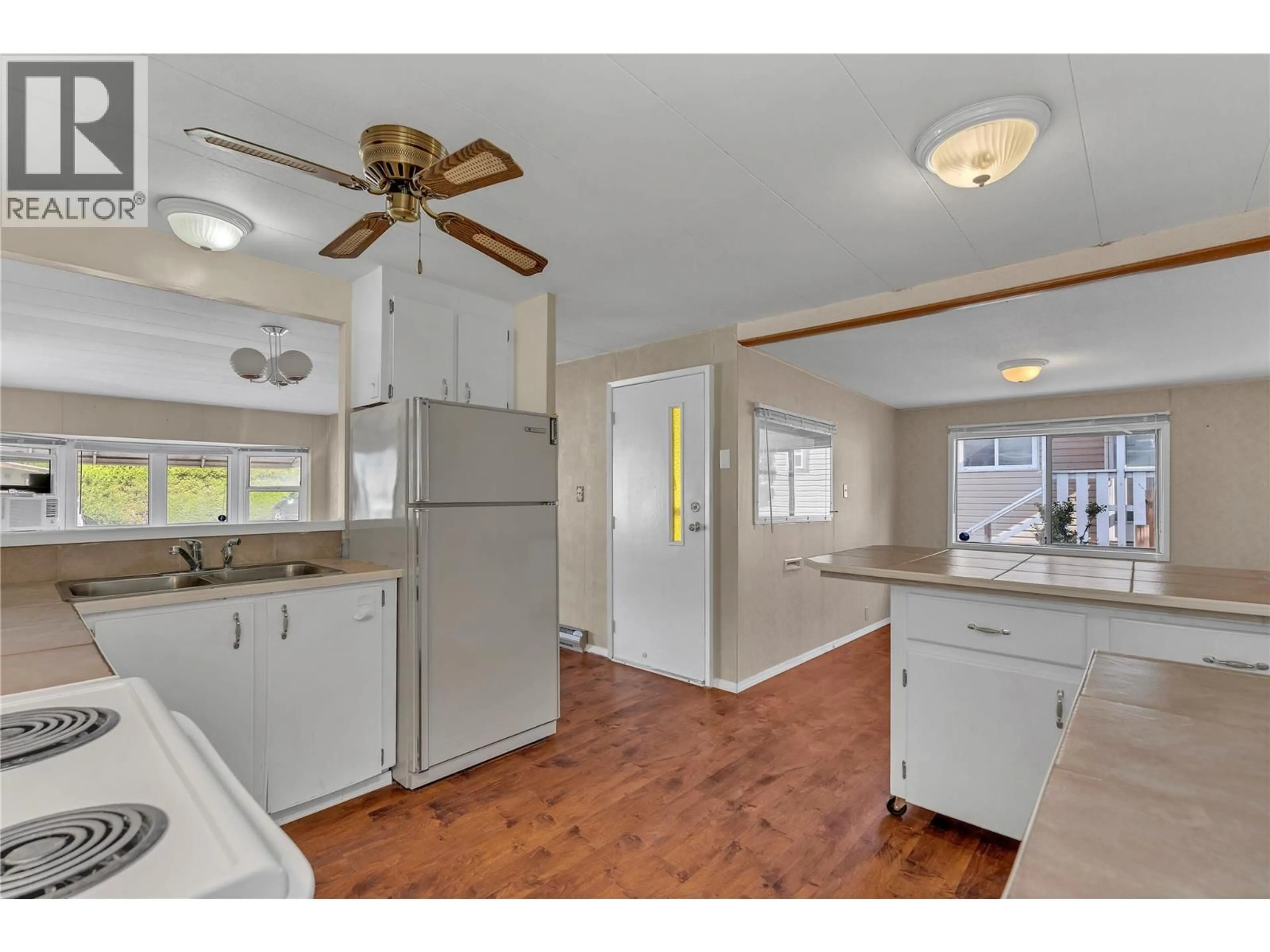 Open concept kitchen, unknown for 101 - 98 OKANAGAN AVENUE EAST, Penticton British Columbia V2A3J5