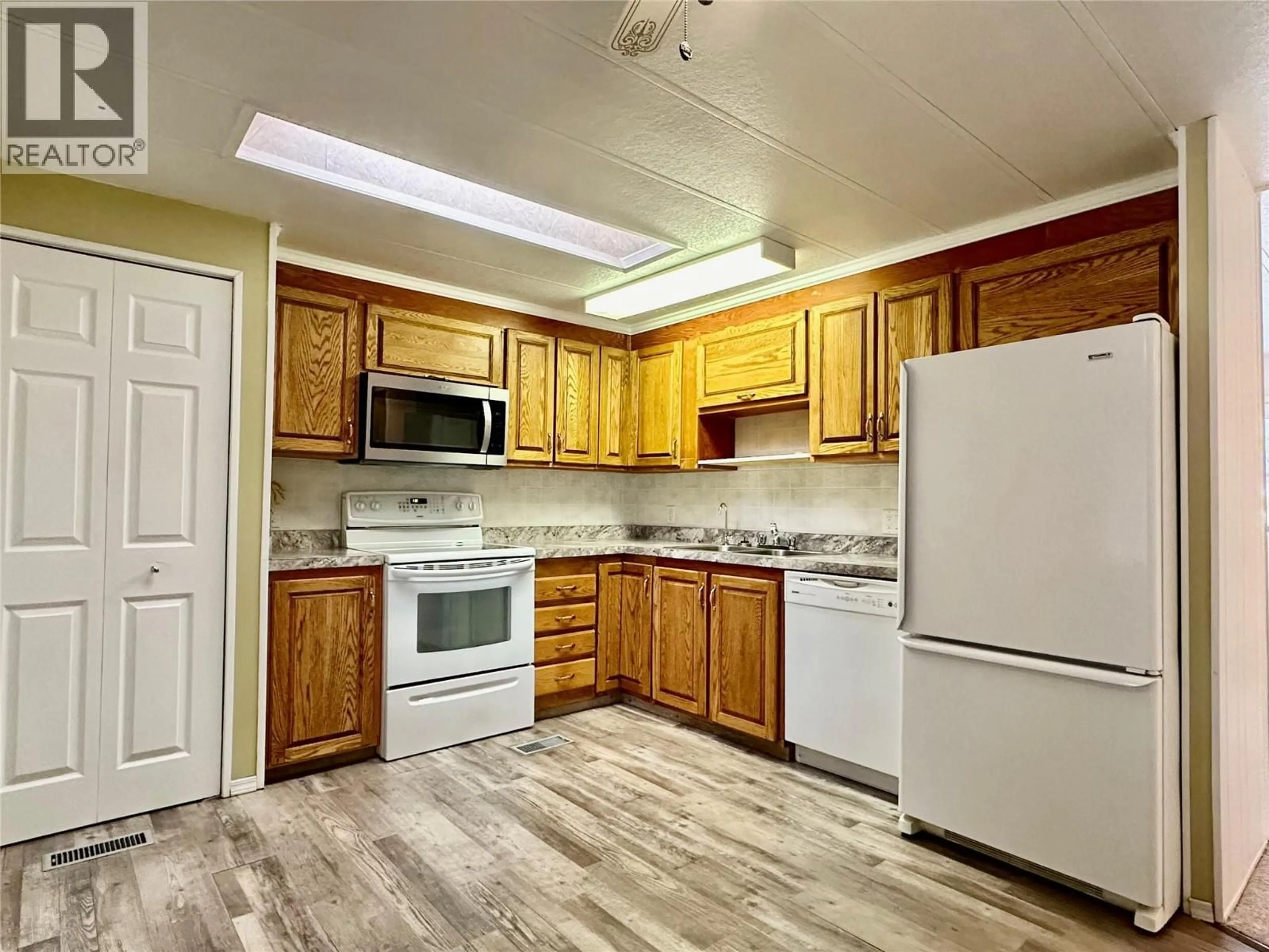 Standard kitchen, unknown for 41 - 6601 TUCELNUIT DRIVE, Oliver British Columbia V0H1T3