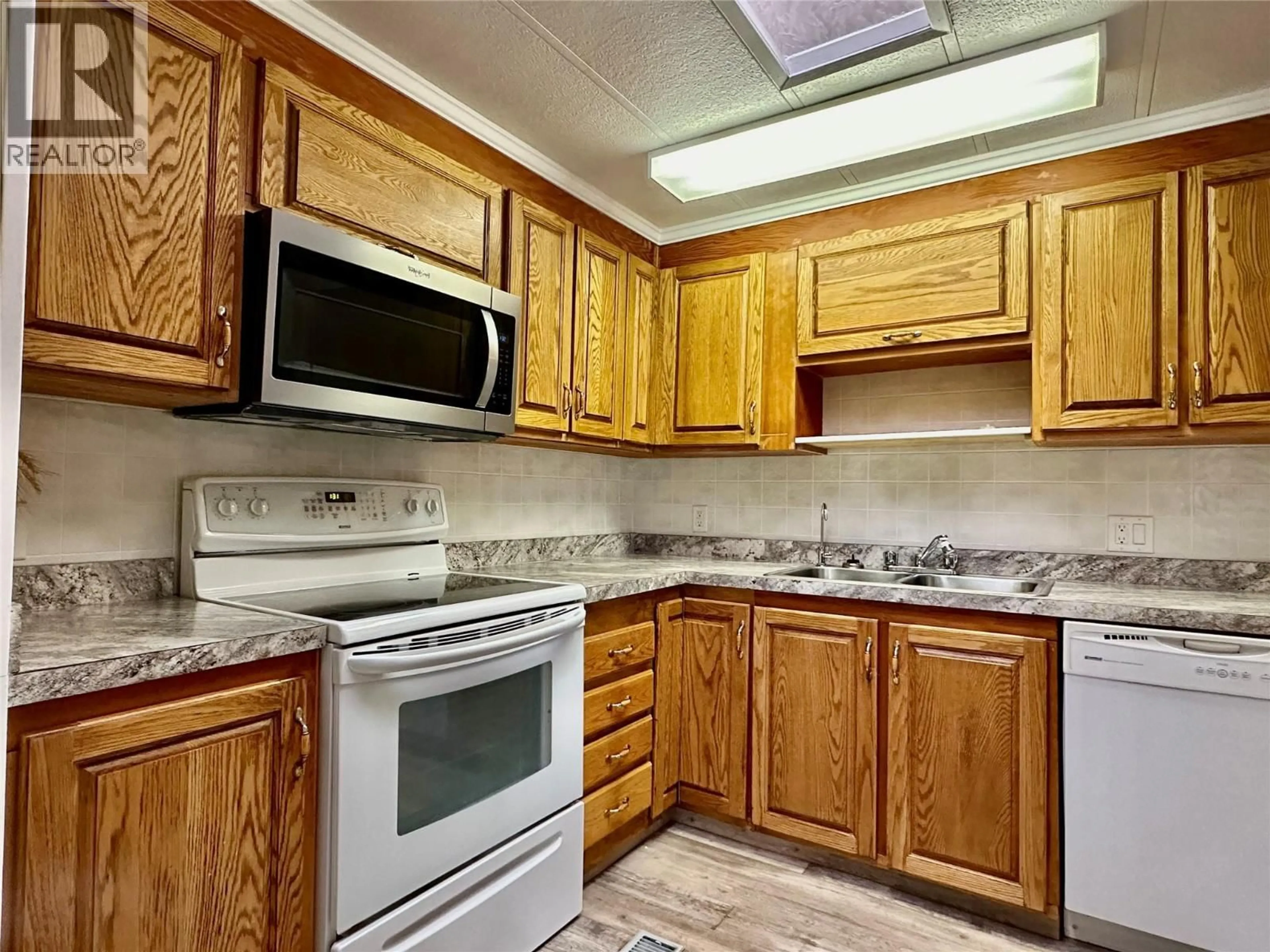 Standard kitchen, unknown for 41 - 6601 TUCELNUIT DRIVE, Oliver British Columbia V0H1T3