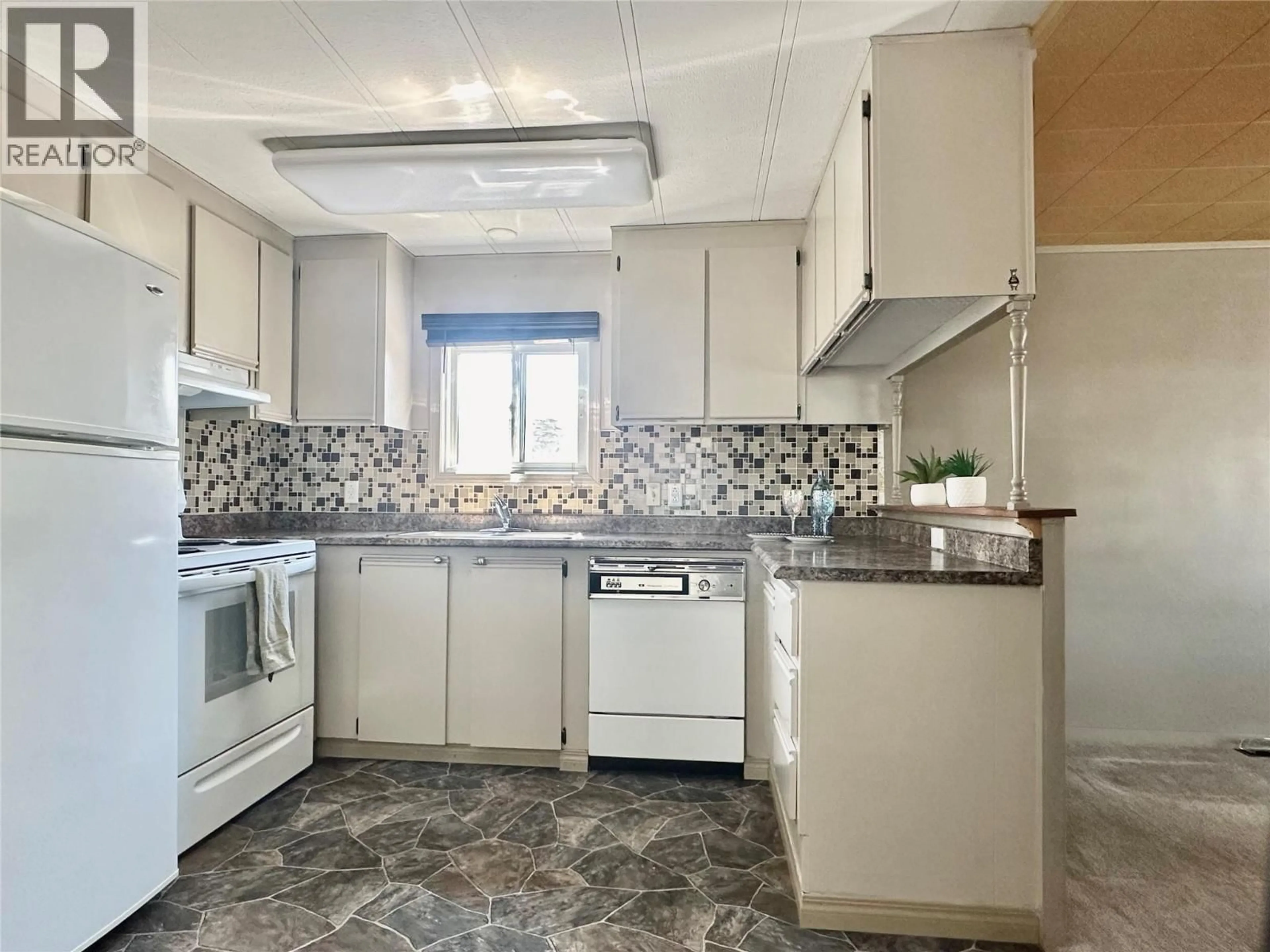 Standard kitchen, ceramic/tile floor for 26 - 6778 TUCELNUIT DRIVE, Oliver British Columbia V0H1T3