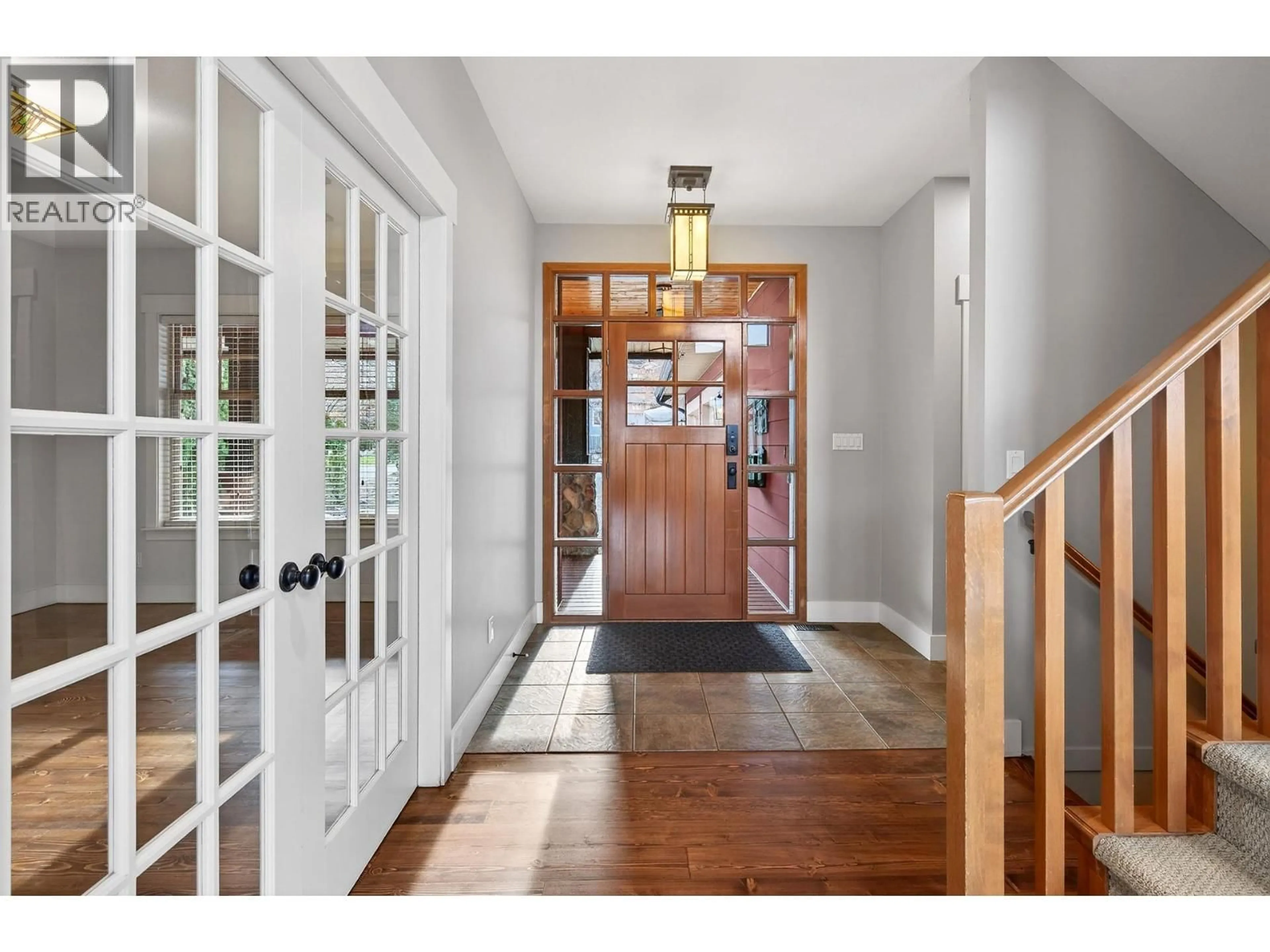 Indoor entryway for 1990 KECHIKA STREET, Kamloops British Columbia V2E2T2