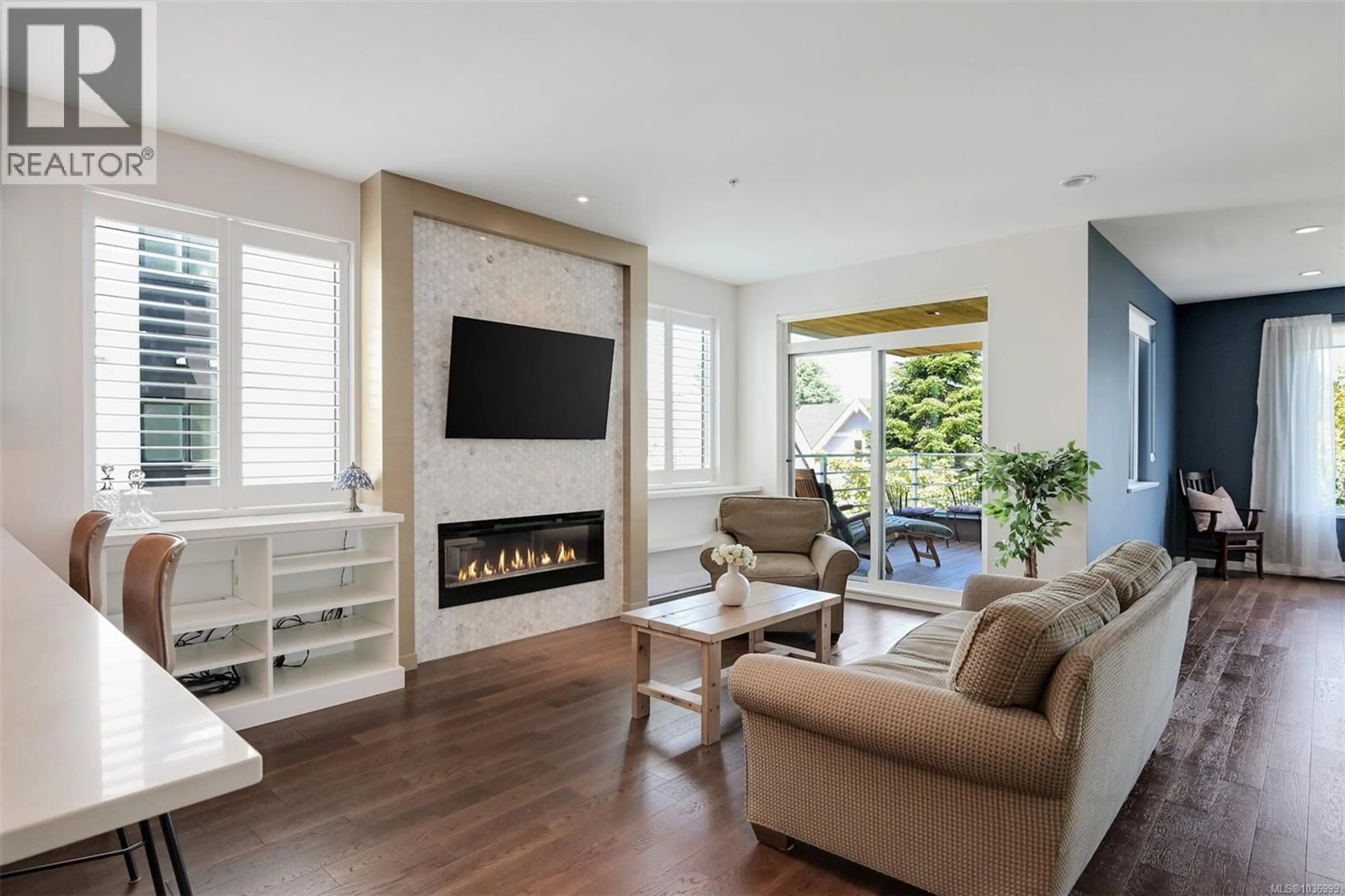 Unknown for 302 - 1014 PARK BOULEVARD, Victoria British Columbia V8V2T4