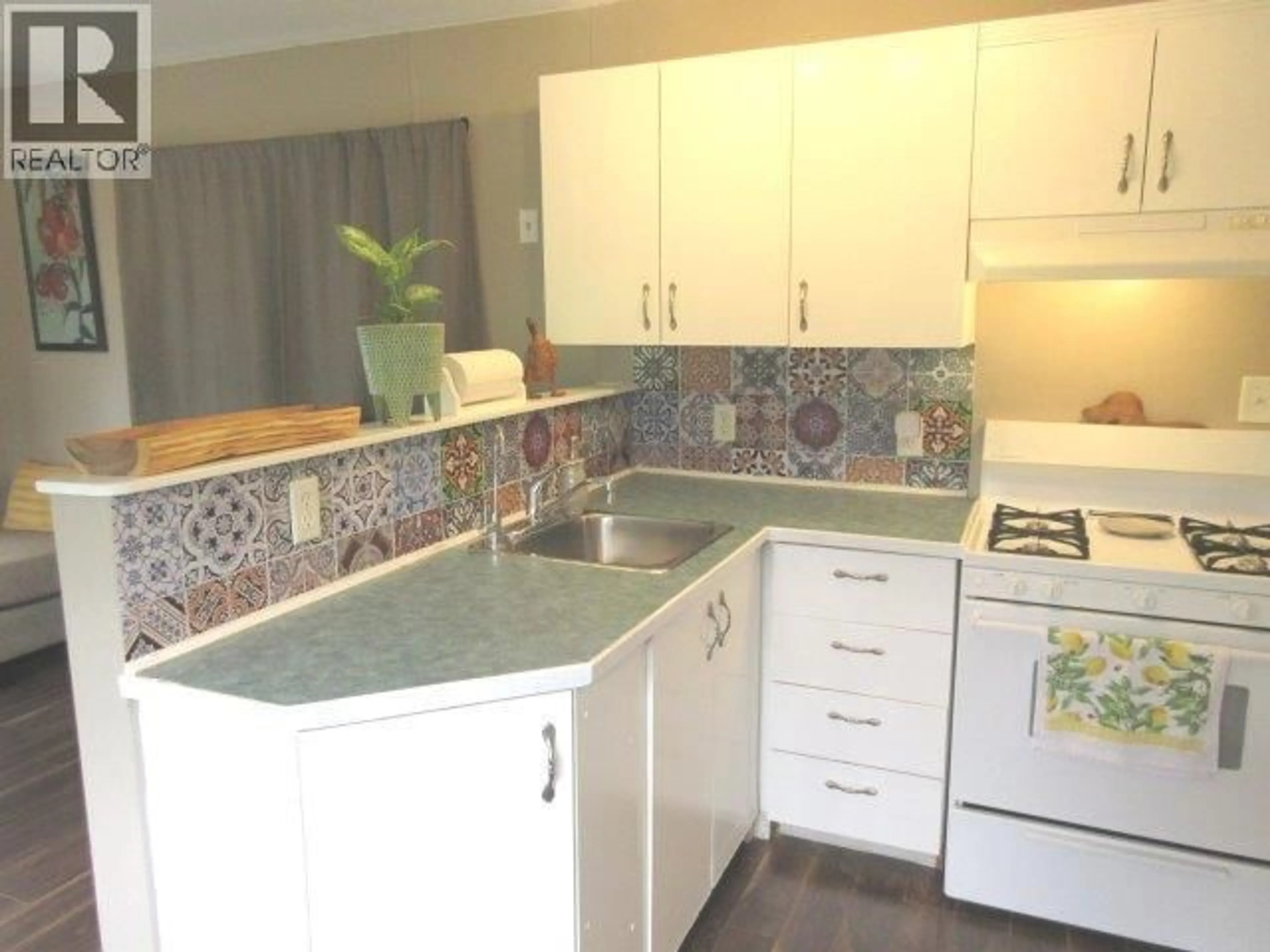 Standard kitchen, ceramic/tile floor for 68 - 415 COMMONWEALTH ROAD, Kelowna British Columbia V4V1P4
