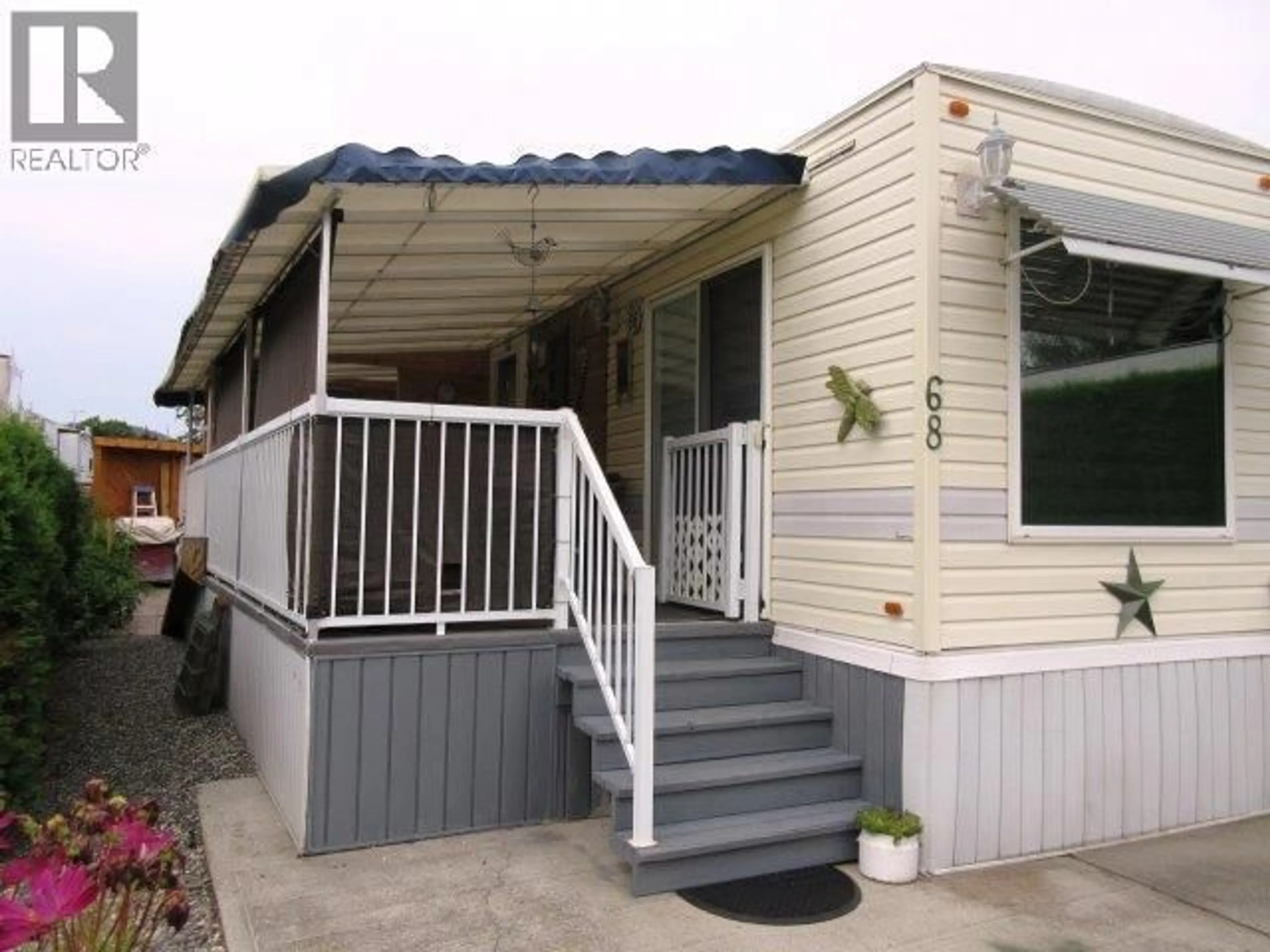 Home with vinyl exterior material, street for 68 - 415 COMMONWEALTH ROAD, Kelowna British Columbia V4V1P4