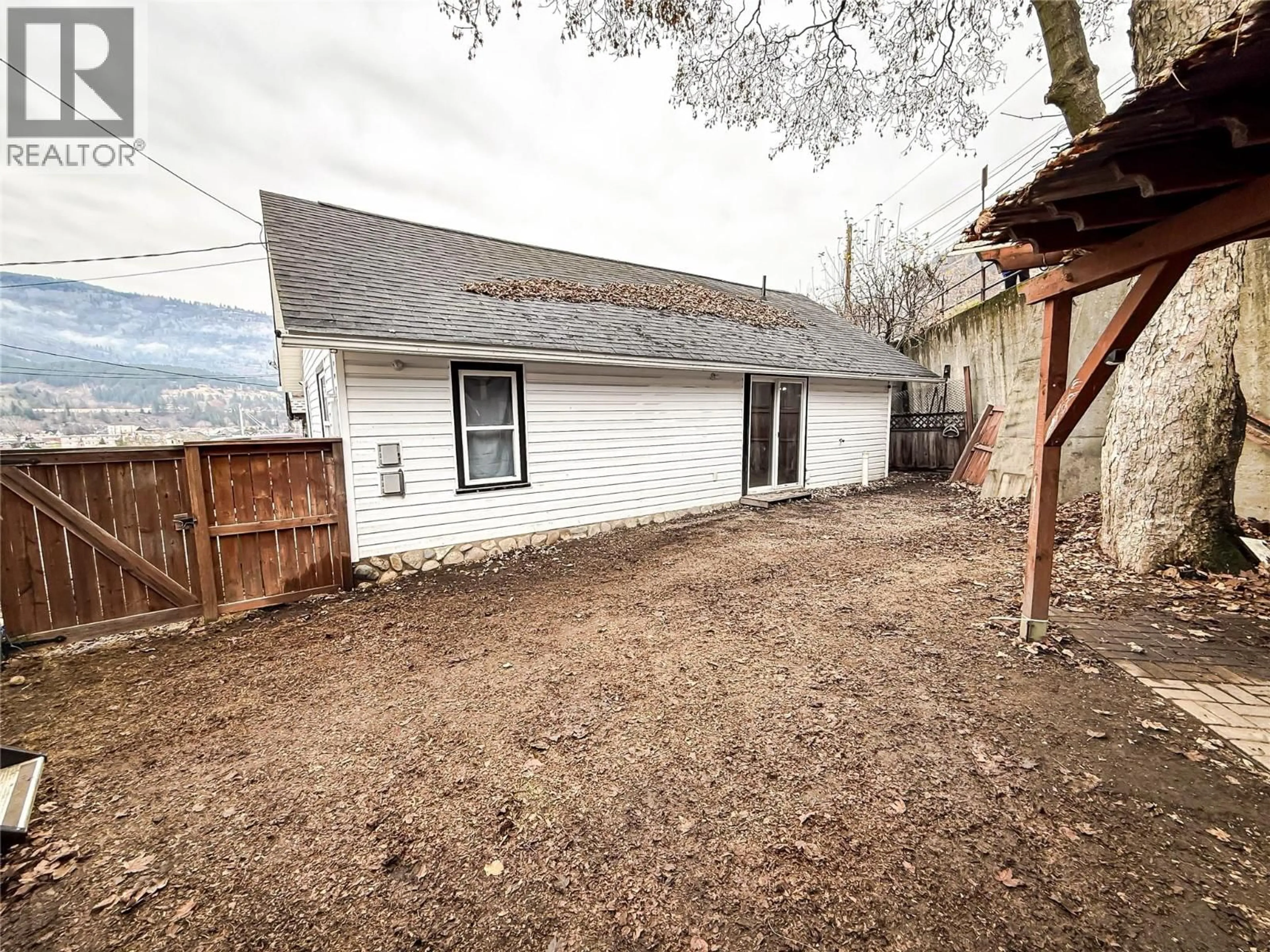 A pic from outside/outdoor area/front of a property/back of a property/a pic from drone, street for 950 ASPEN STREET, Trail British Columbia V1R3X9