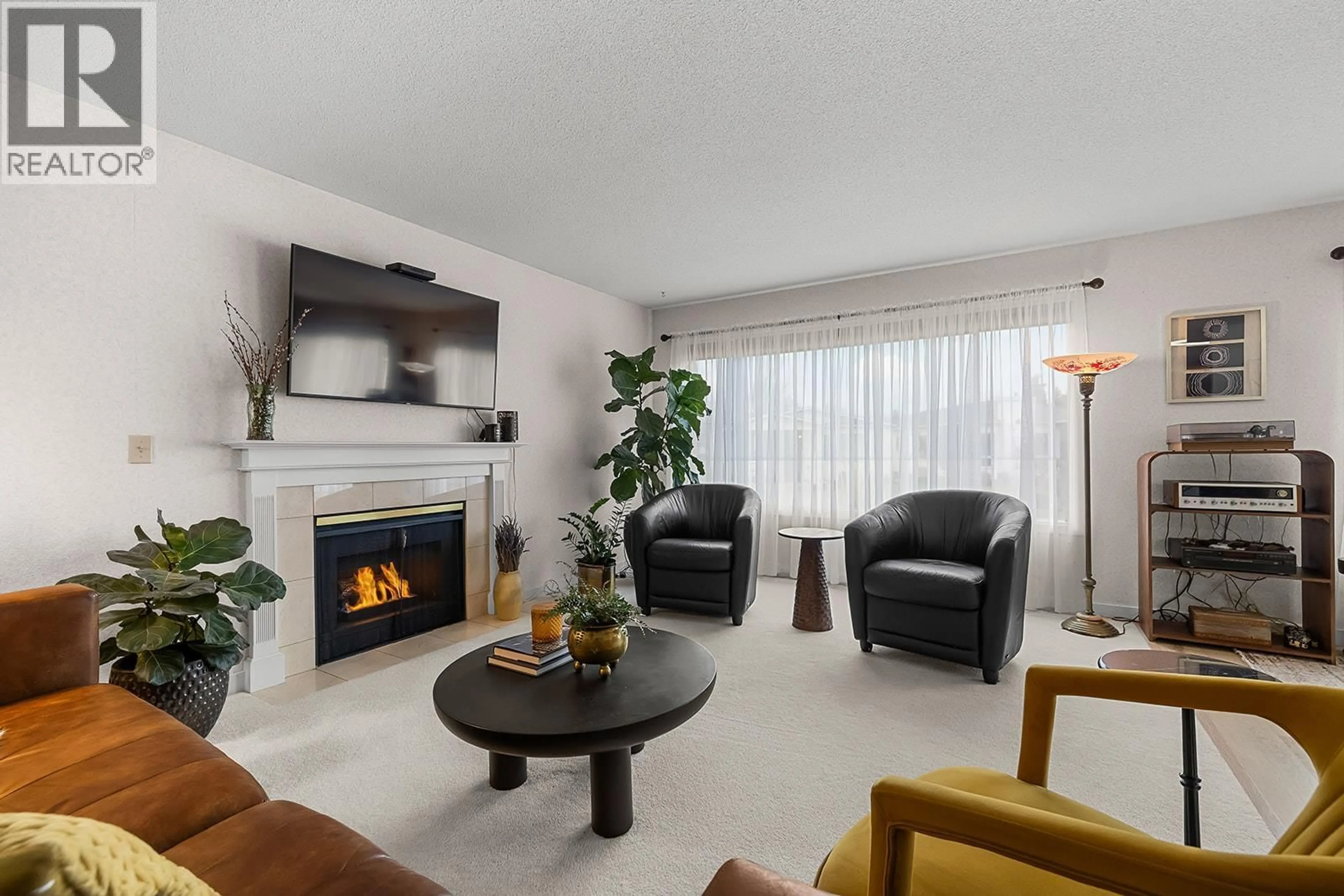 Living room with furniture, unknown for 166 - 1255 RAYMER AVENUE, Kelowna British Columbia V1W3S3