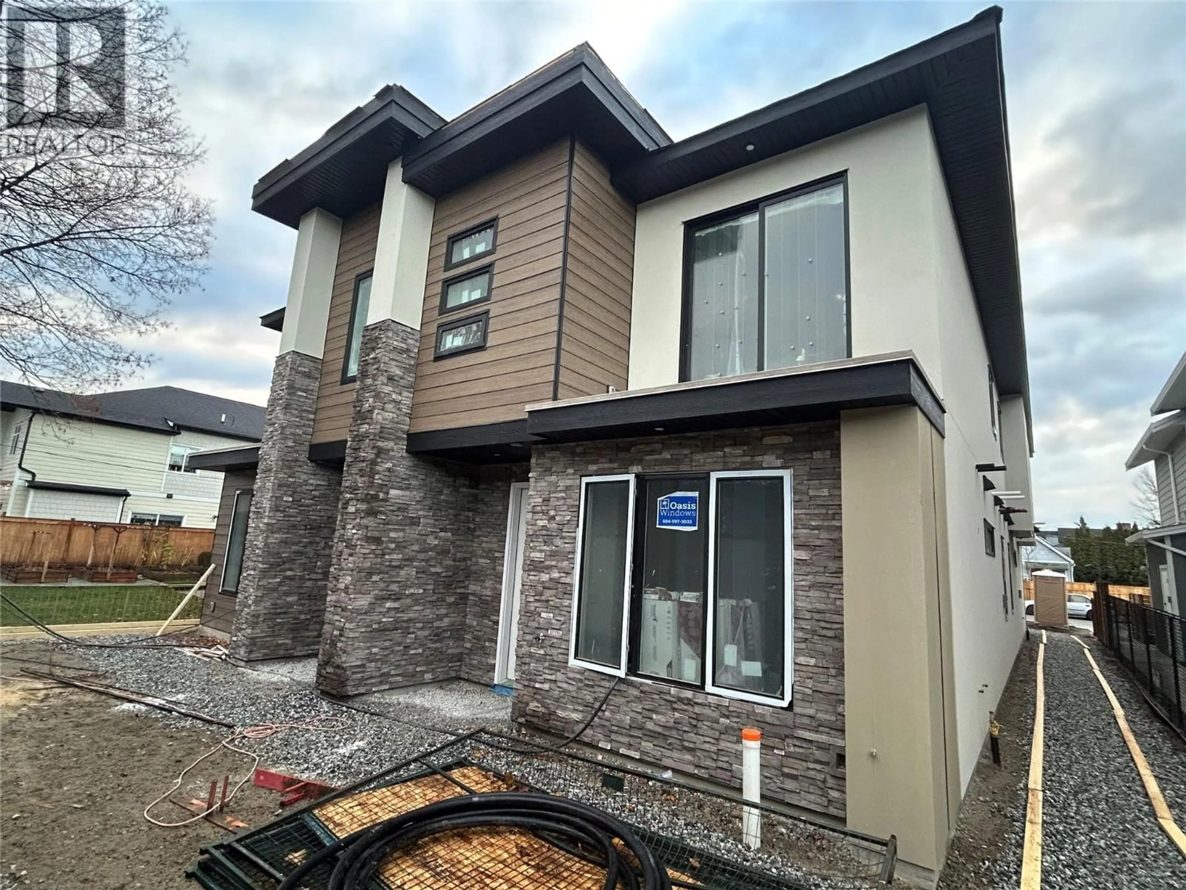 Home with vinyl exterior material, street for 2 - 796 GLENWOOD AVENUE, Kelowna British Columbia V1Y5M5