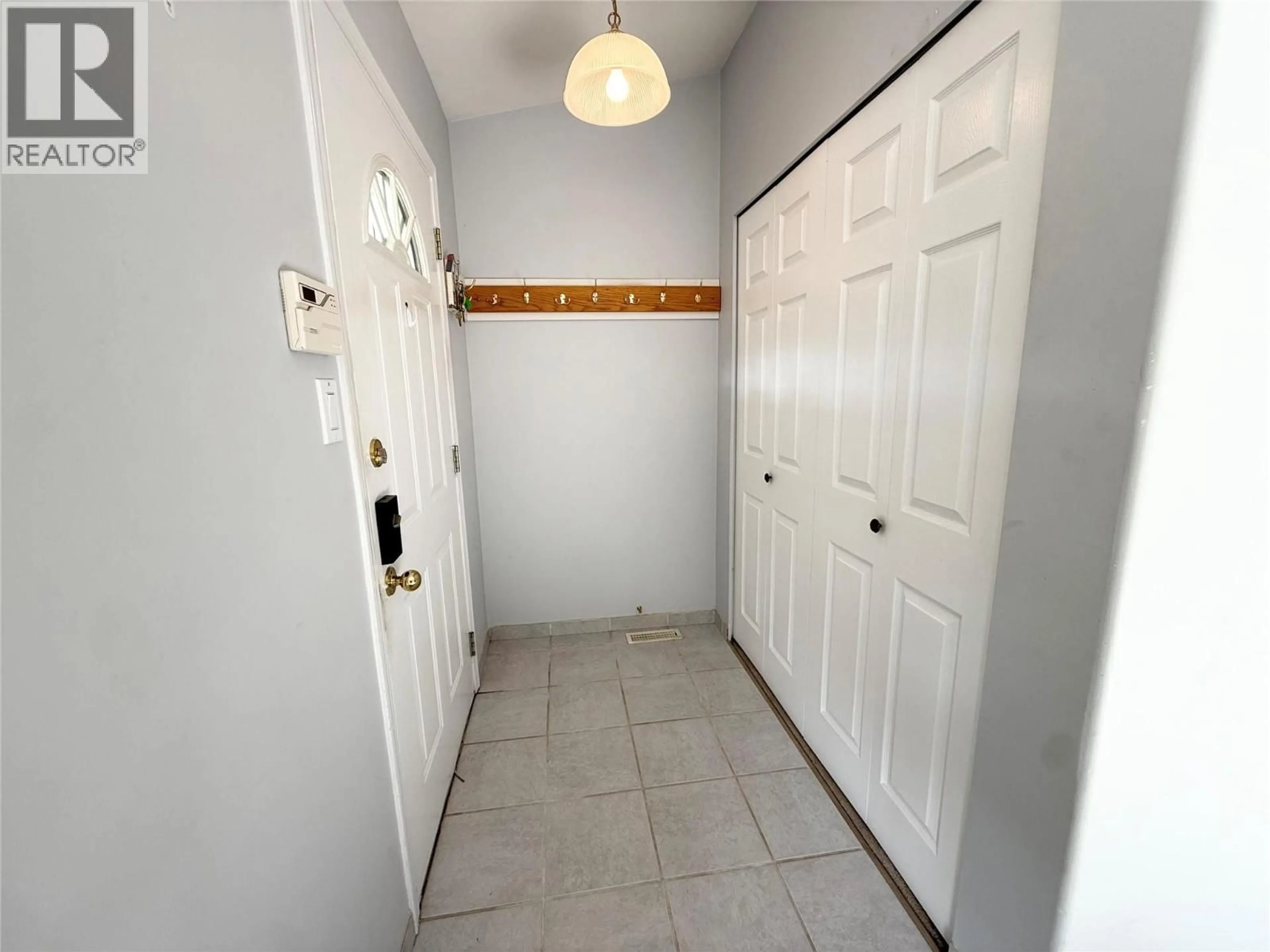 Indoor entryway for 6 - 2760 VOGHT STREET, Merritt British Columbia V1K1B8