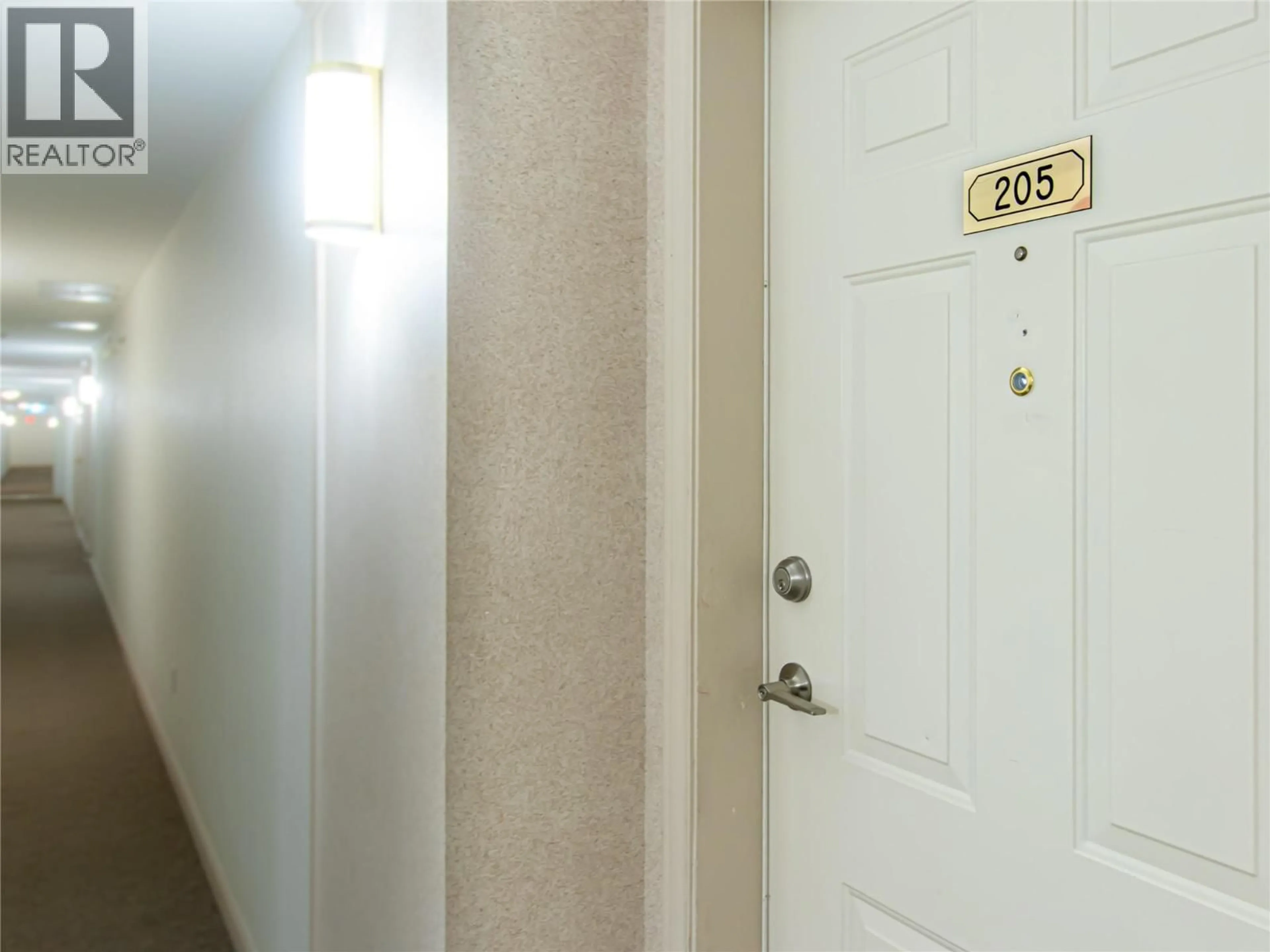 Indoor entryway for 205 - 650 3 STREET SOUTHWEST, Salmon Arm British Columbia V1E1P6