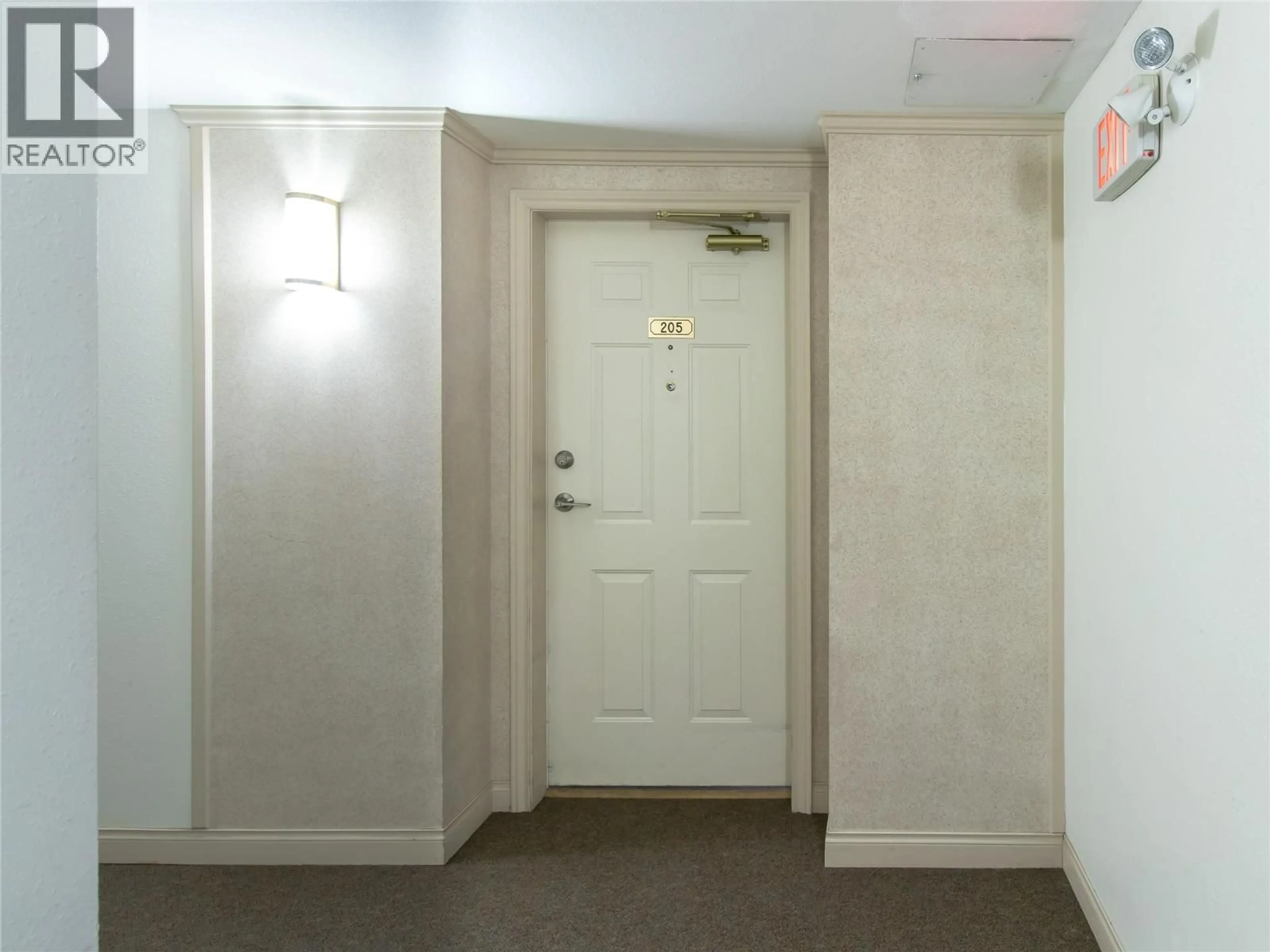 Indoor foyer for 205 - 650 3 STREET SOUTHWEST, Salmon Arm British Columbia V1E1P6