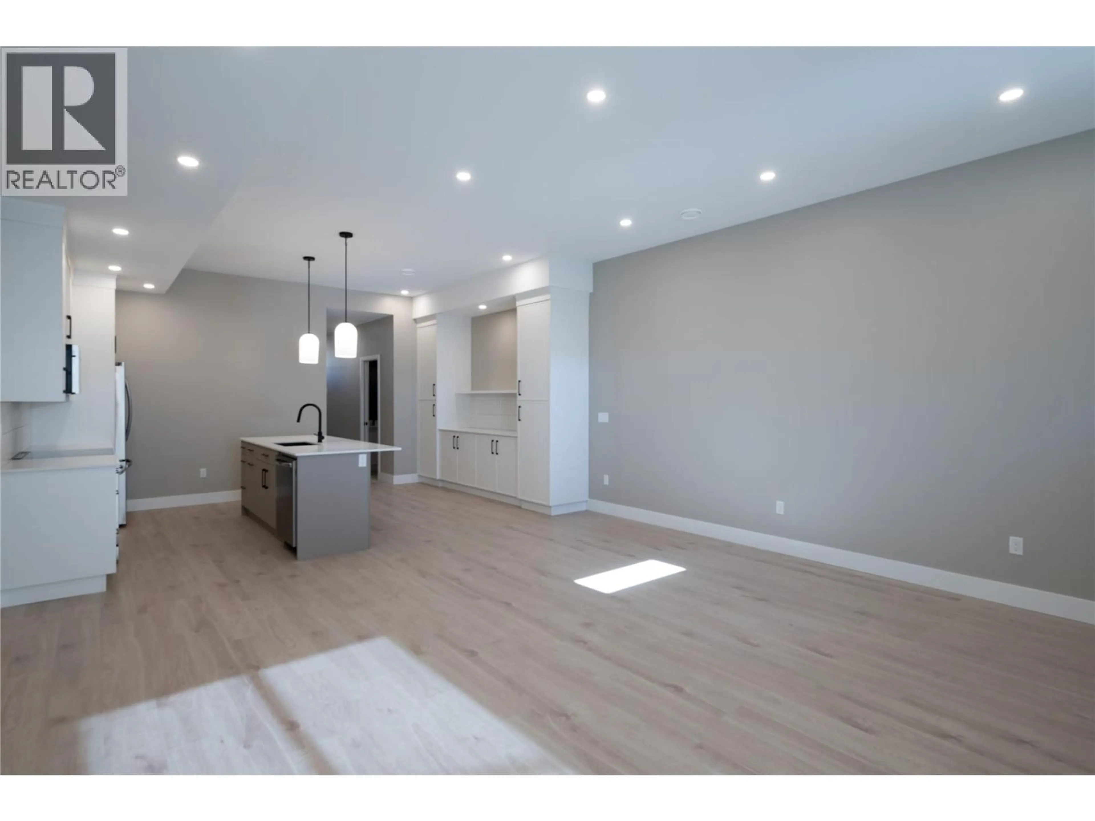 Unknown for 161 CHESTNUT AVENUE, Kamloops British Columbia V2B1L3