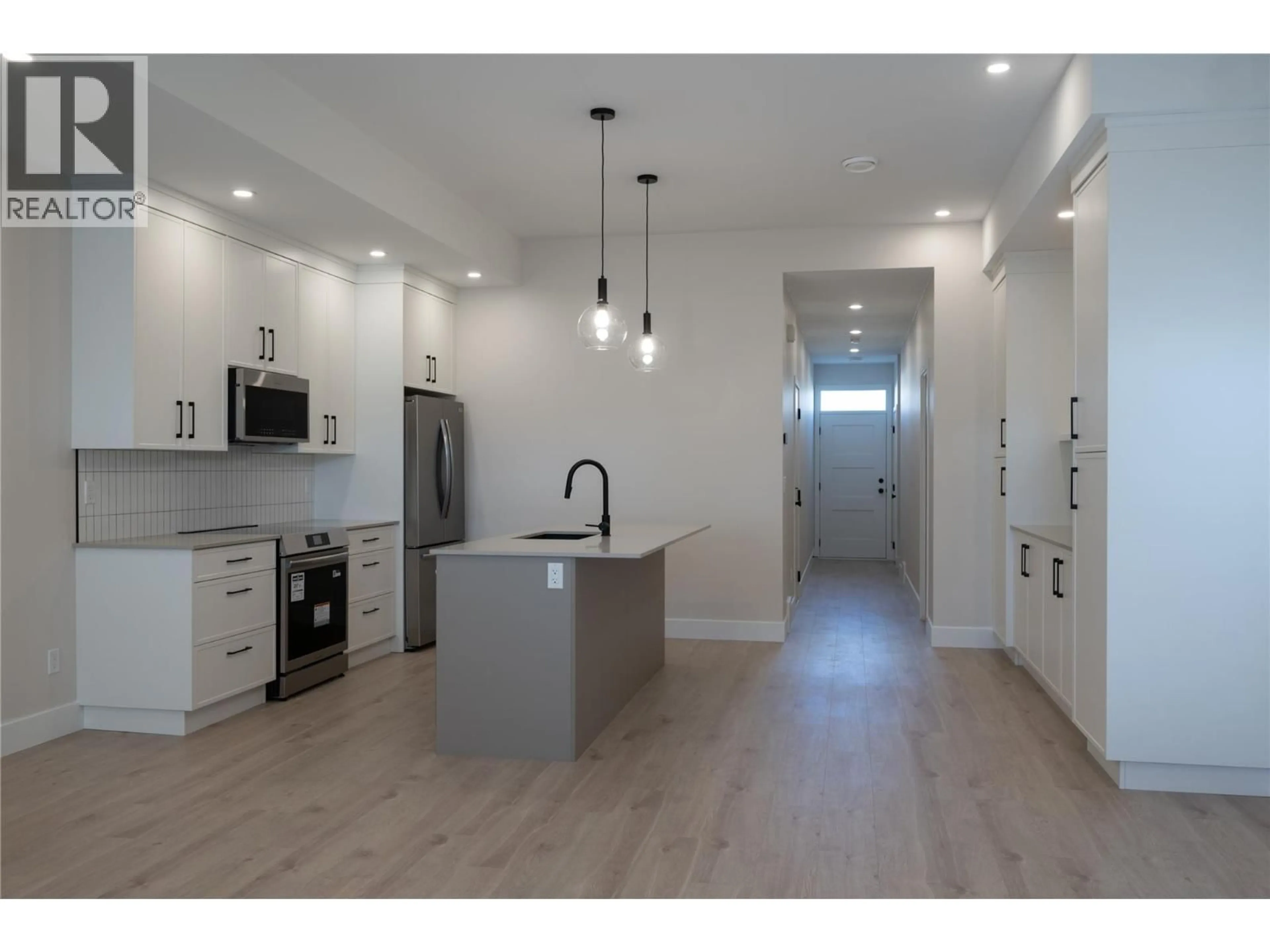 Open concept kitchen, unknown for 163 CHESTNUT AVENUE, Kamloops British Columbia V2B1L3