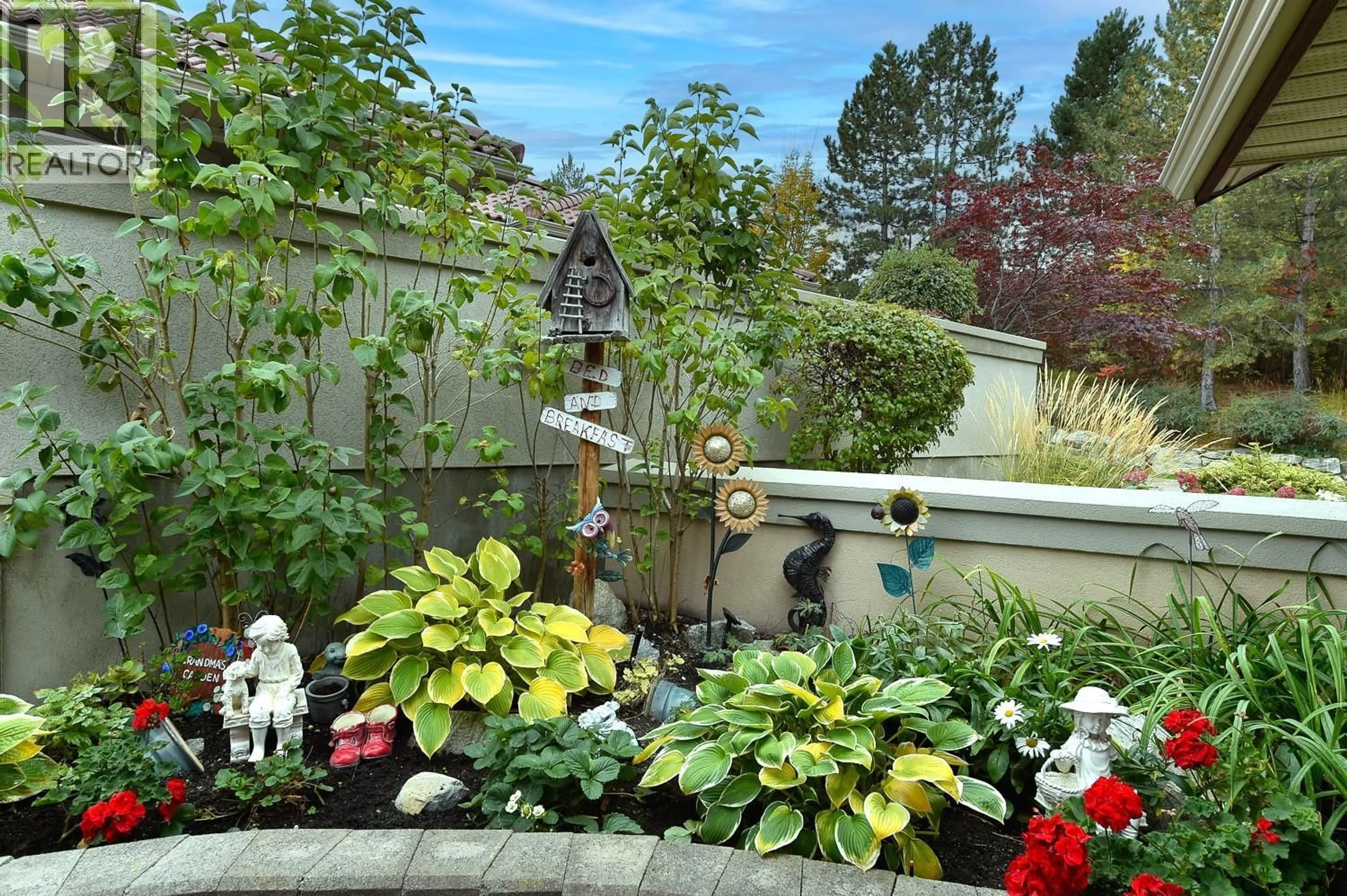 Patio, water/lake/river/ocean view for 14 - 4400 GALLAGHERS DRIVE EAST, Kelowna British Columbia V1W3Z8