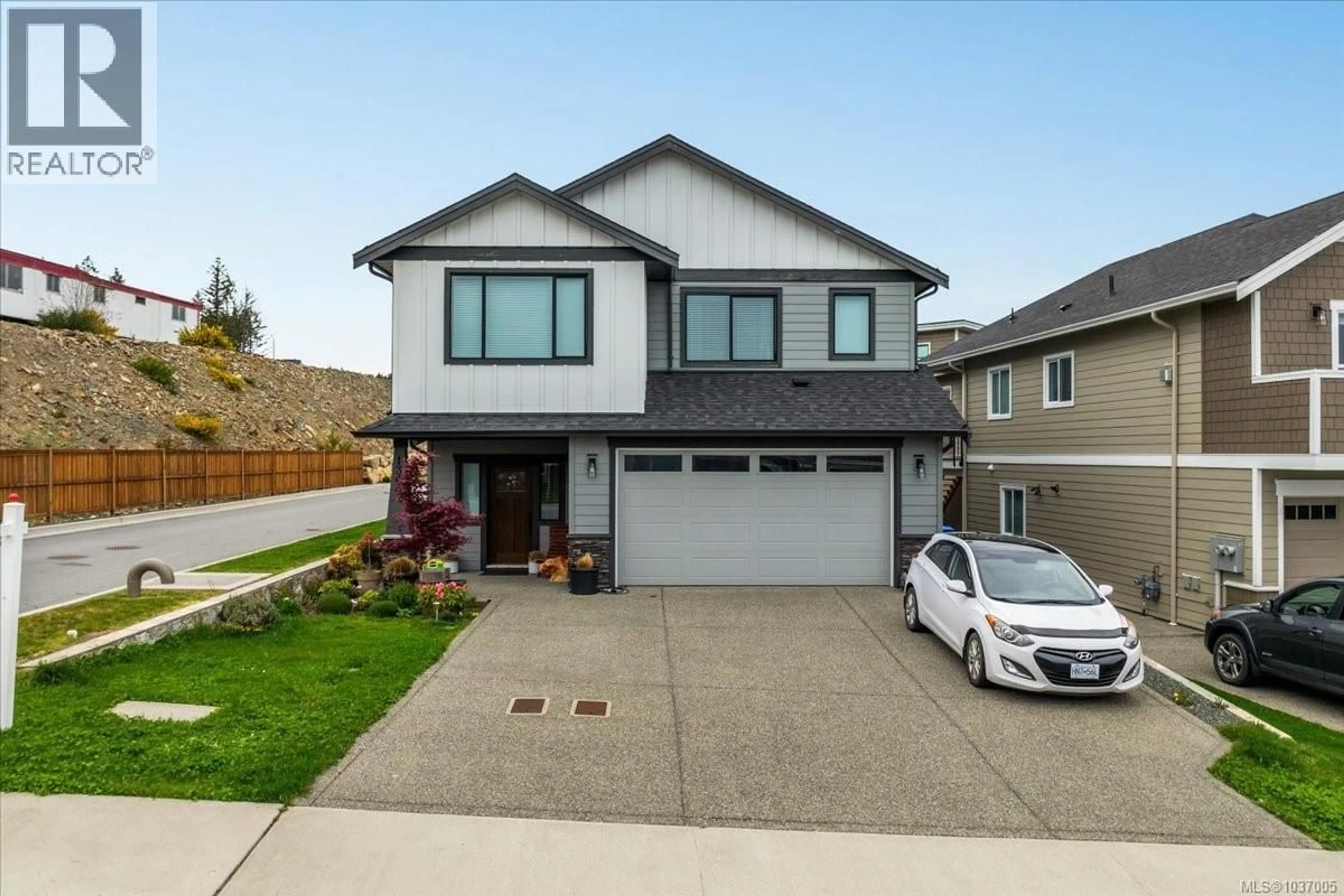 Home with vinyl exterior material, street for 1360 FLINT AVENUE, Langford British Columbia V9B5N1