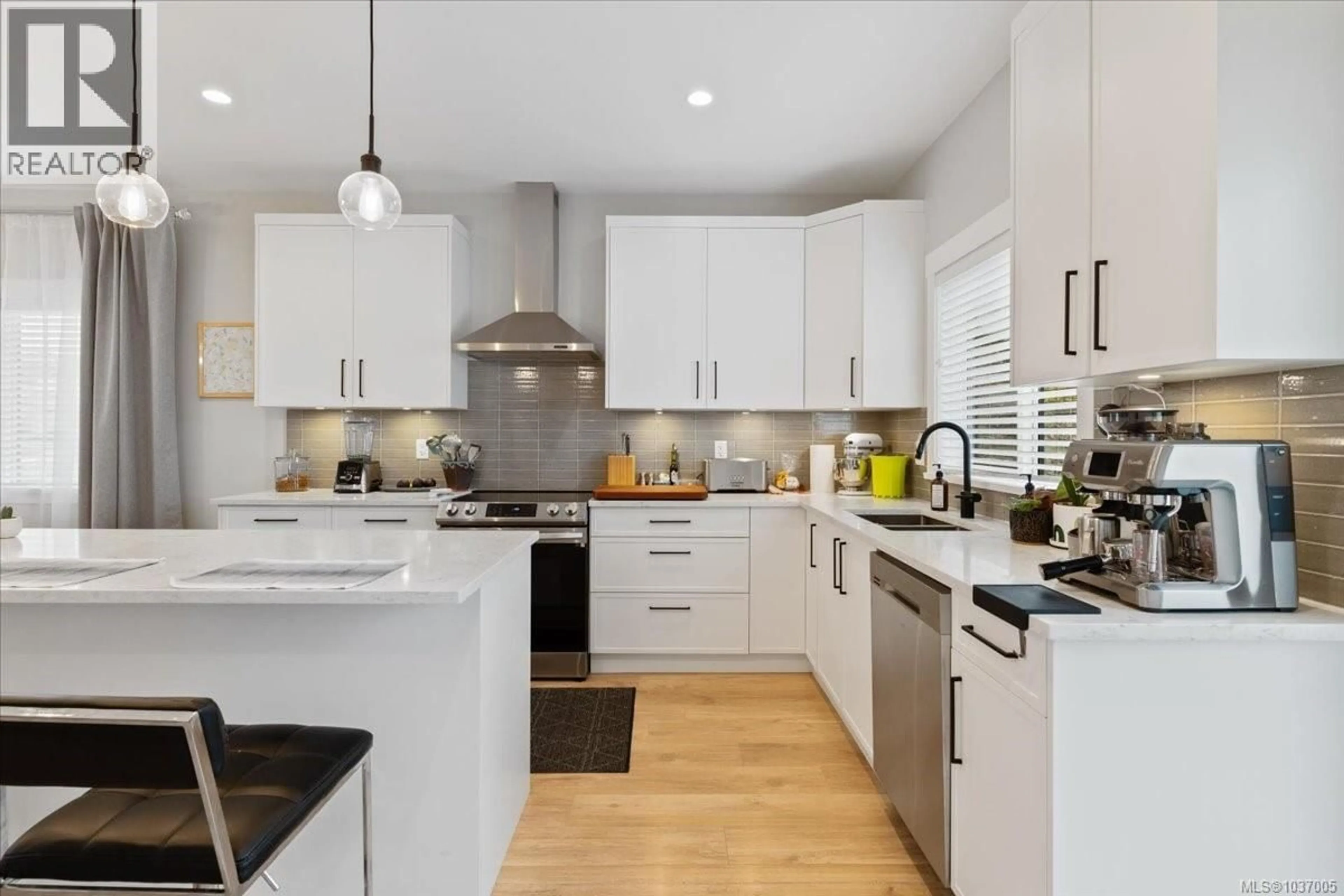 Open concept kitchen, unknown for 1360 FLINT AVENUE, Langford British Columbia V9B5N1