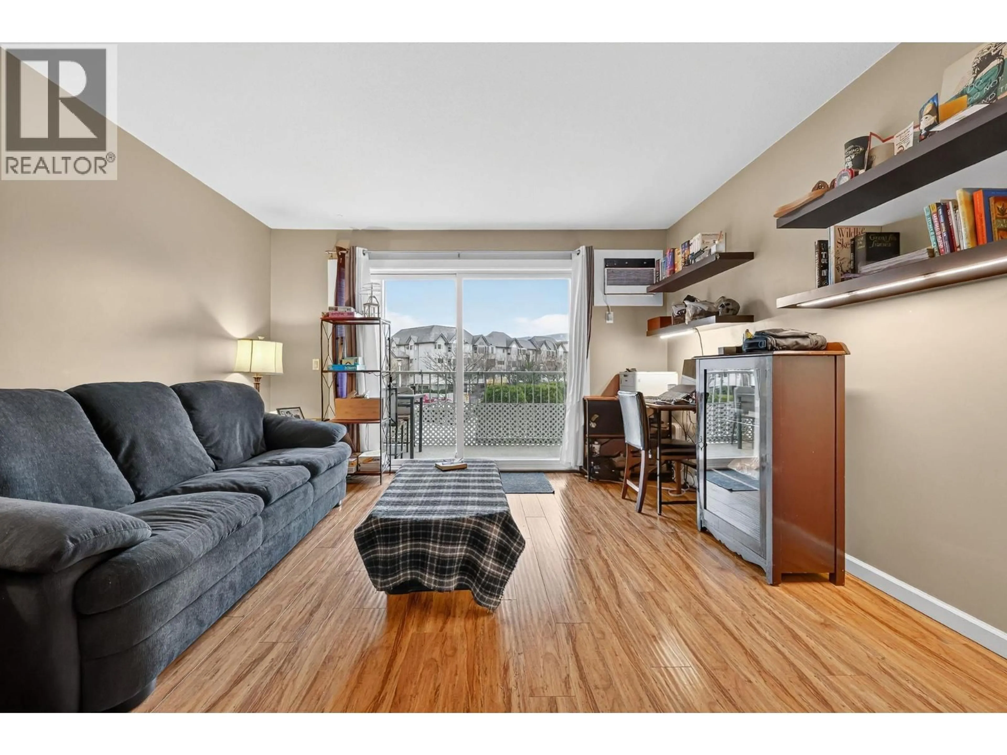 Living room with furniture, wood/laminate floor for 209 - 3160 CASORSO ROAD, Kelowna British Columbia V1W3L7