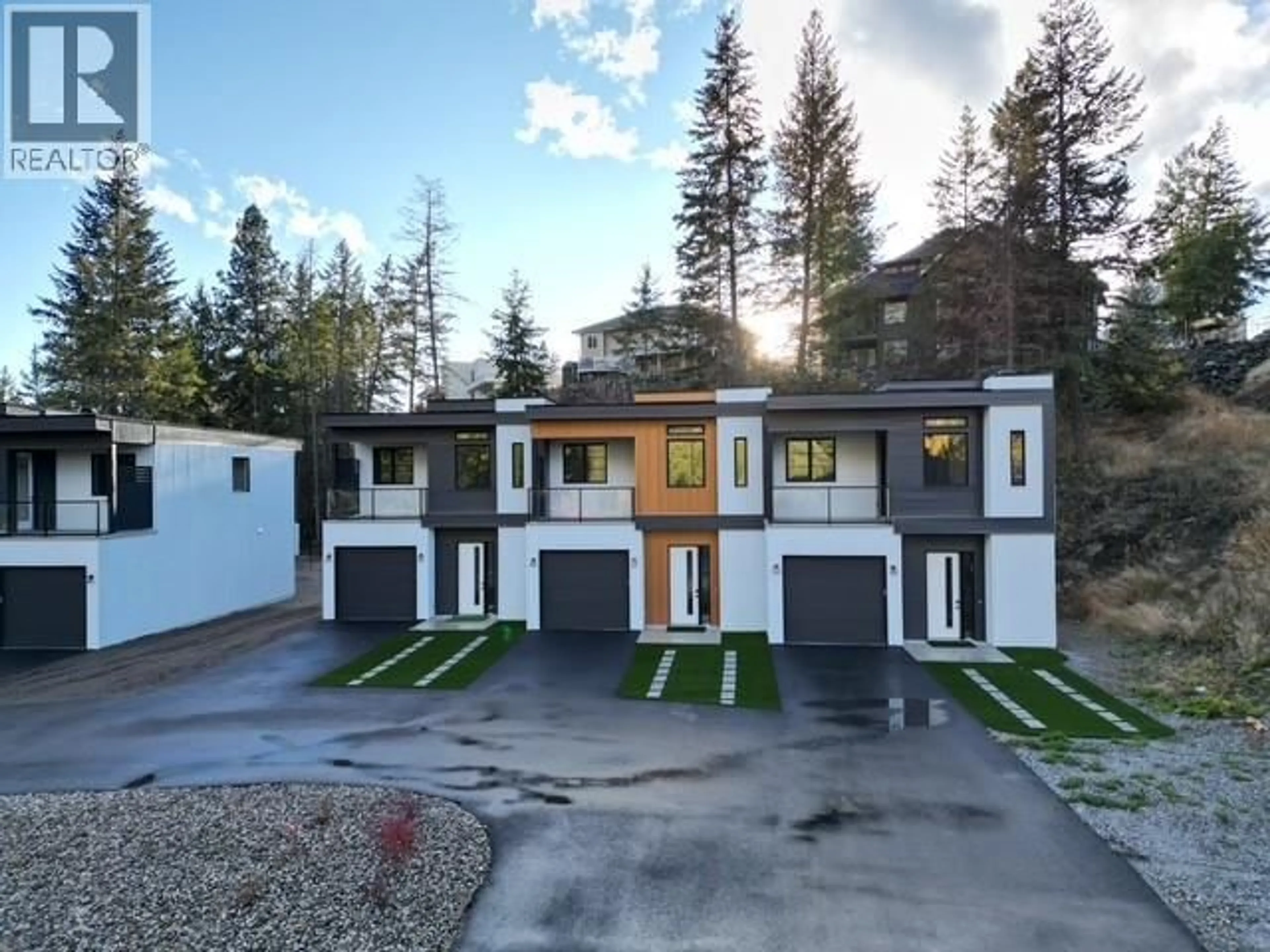 Home with vinyl exterior material, street for 5 - 9188 TRONSON ROAD, Vernon British Columbia V1H1E2