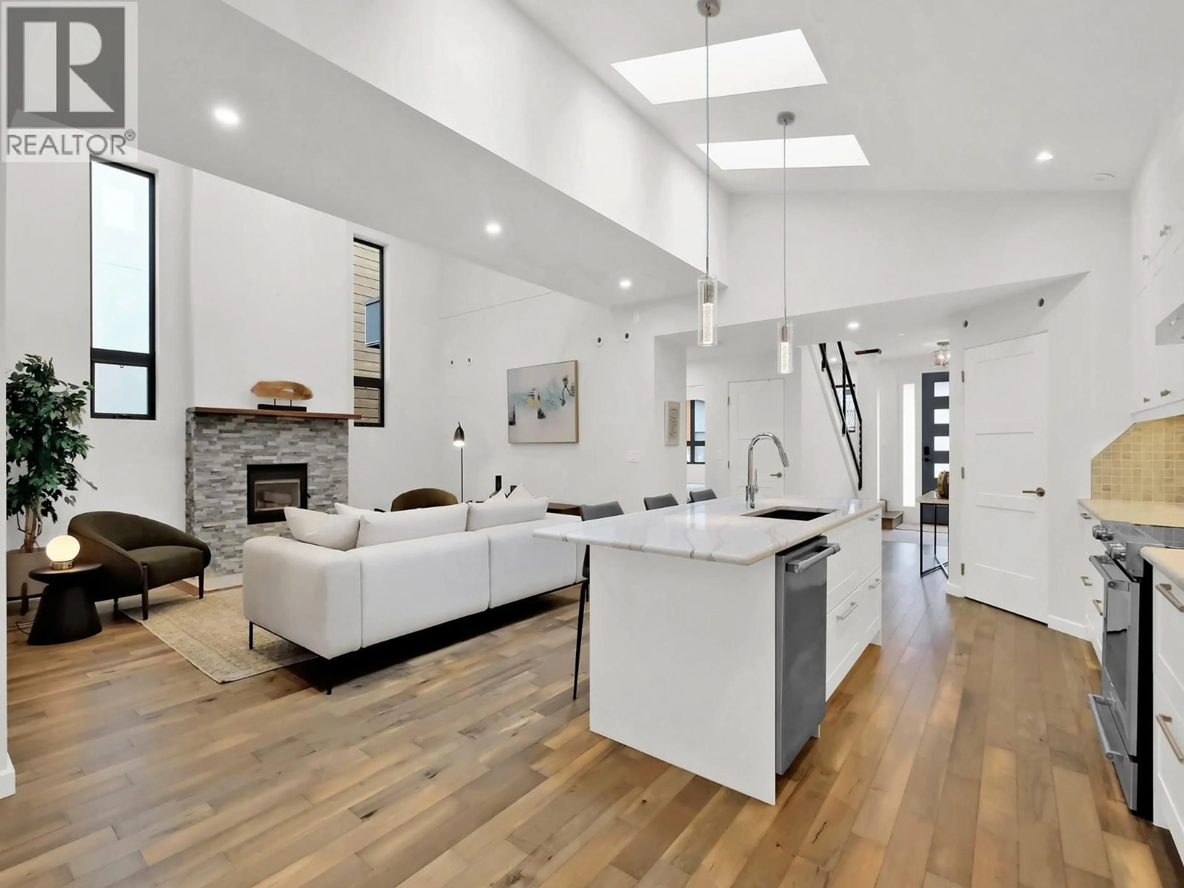 Open concept kitchen, unknown for 700 CHURCHILL AVENUE, Penticton British Columbia V2A1E1