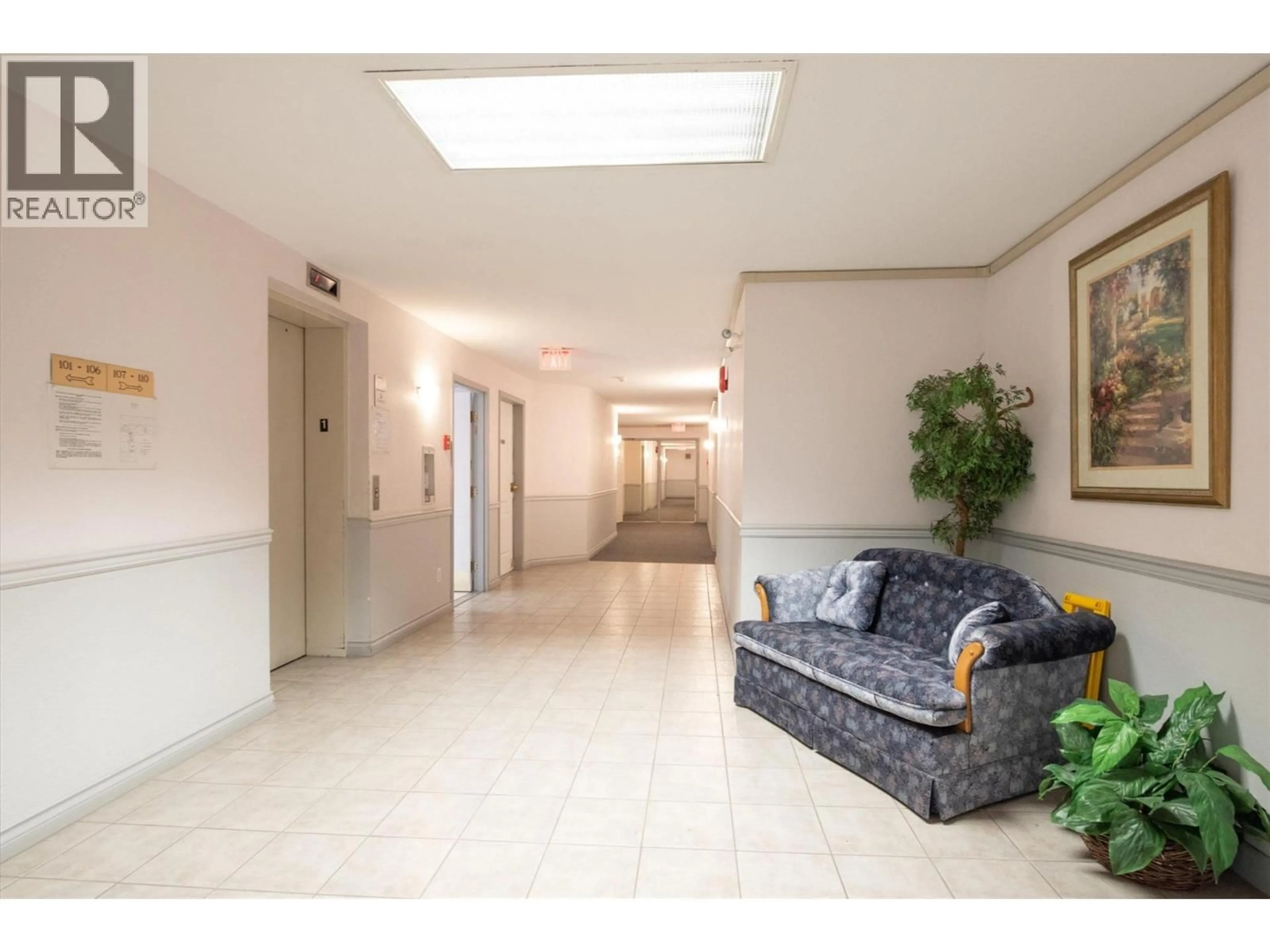 Indoor foyer for 210 - 780 HOUGHTON ROAD, Kelowna British Columbia V1X5G7