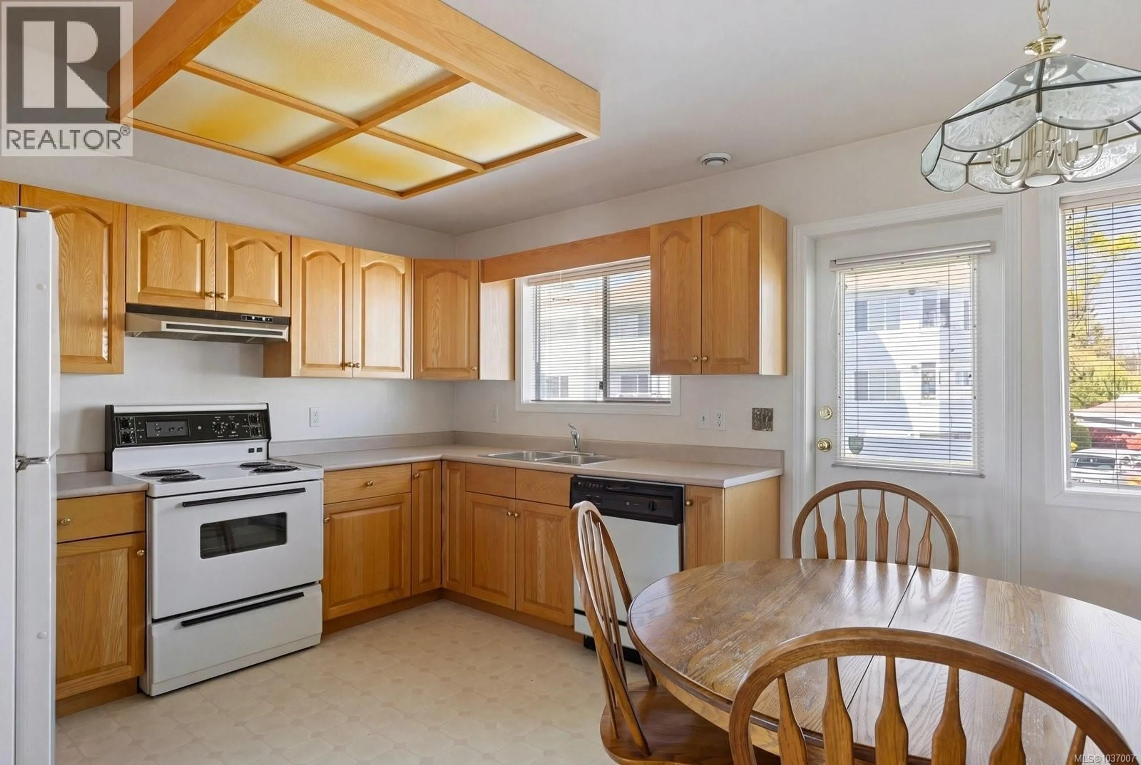 Standard kitchen, unknown for 3916 STAMBOUL STREET, Saanich British Columbia V8P4L2