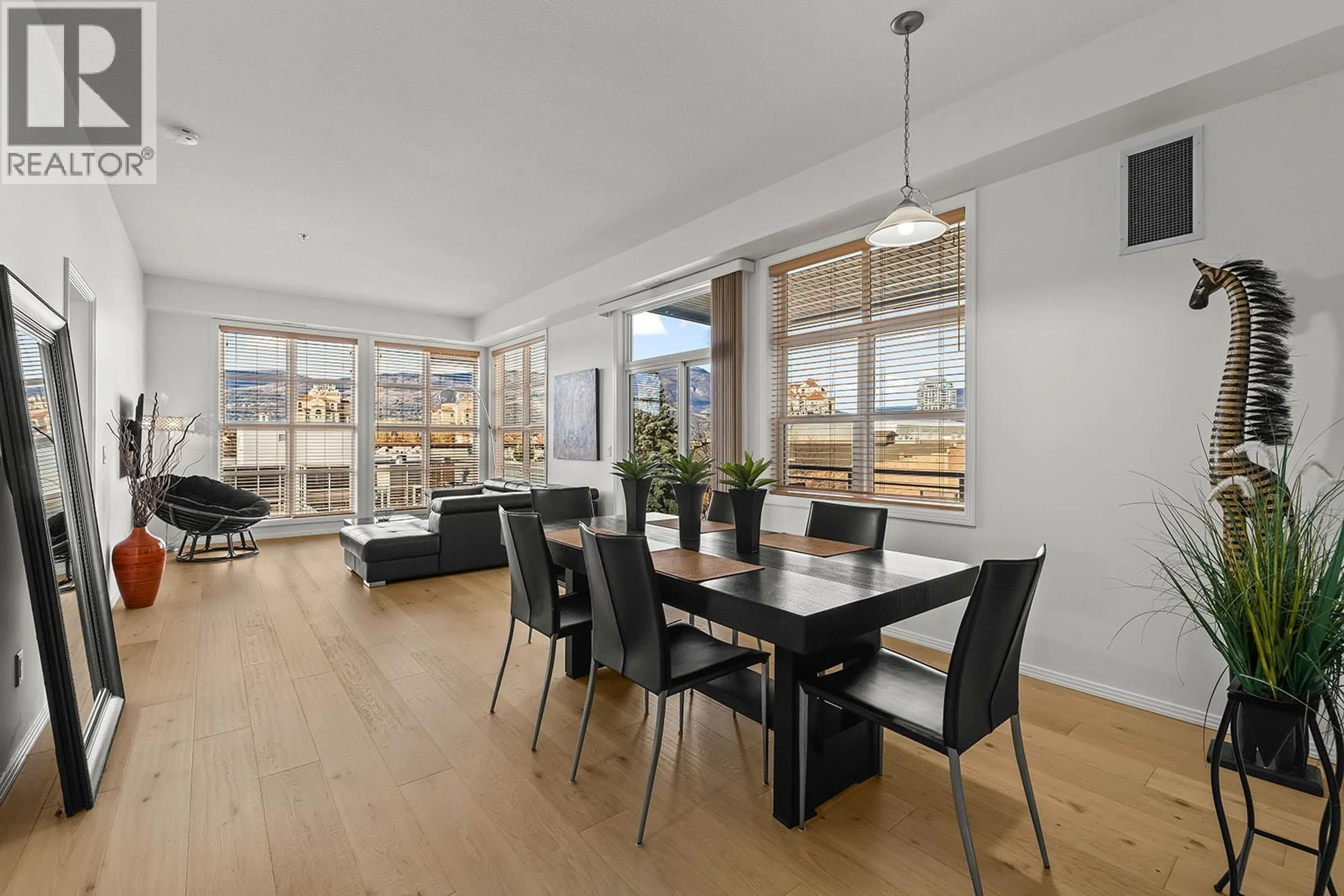 Dining room, wood/laminate floor for 319 - 1331 ELLIS STREET, Kelowna British Columbia V1Y1Z9