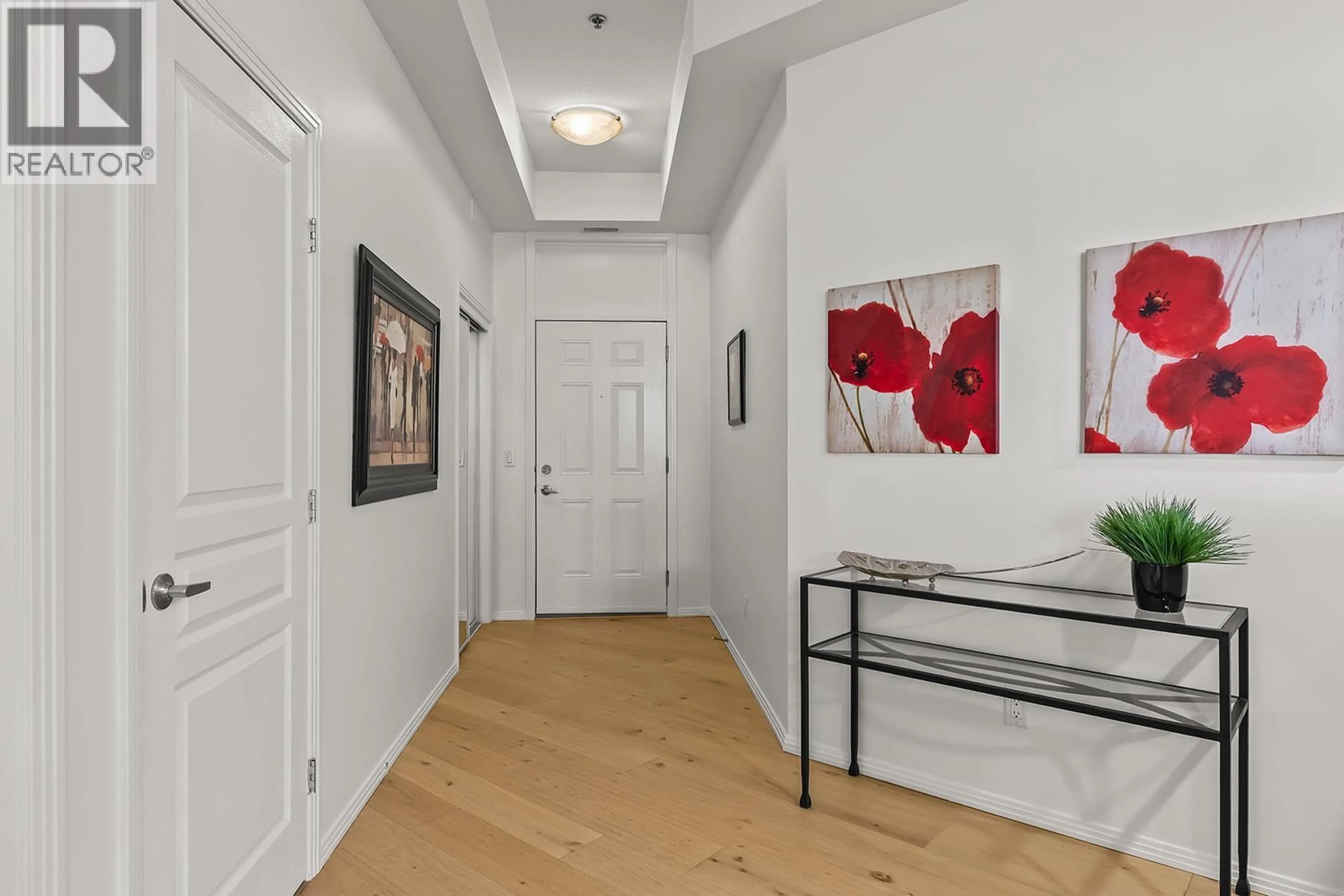 Indoor entryway for 319 - 1331 ELLIS STREET, Kelowna British Columbia V1Y1Z9