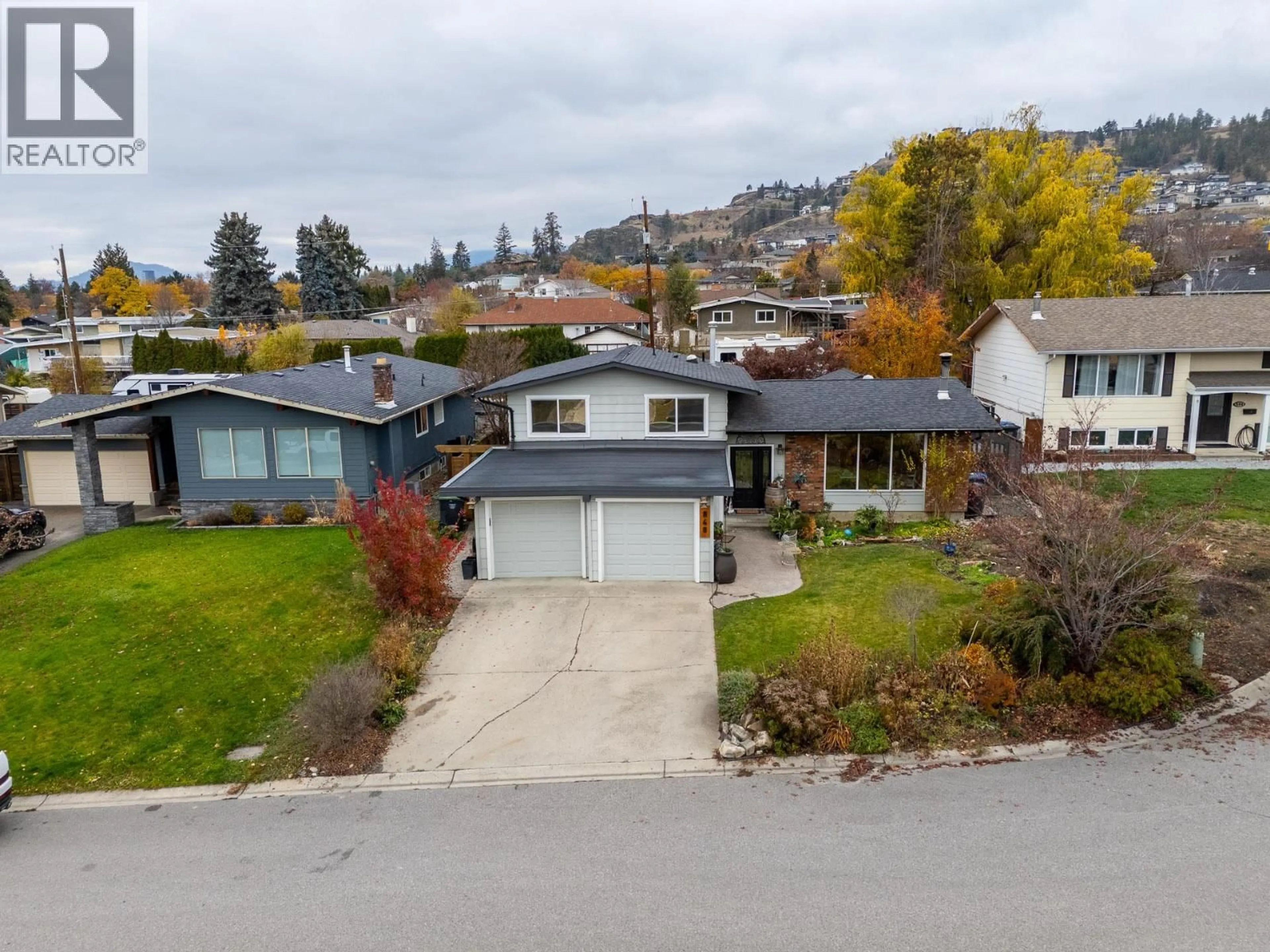 A pic from outside/outdoor area/front of a property/back of a property/a pic from drone, street for 848 LIBAN COURT, Kelowna British Columbia V1Y8B5