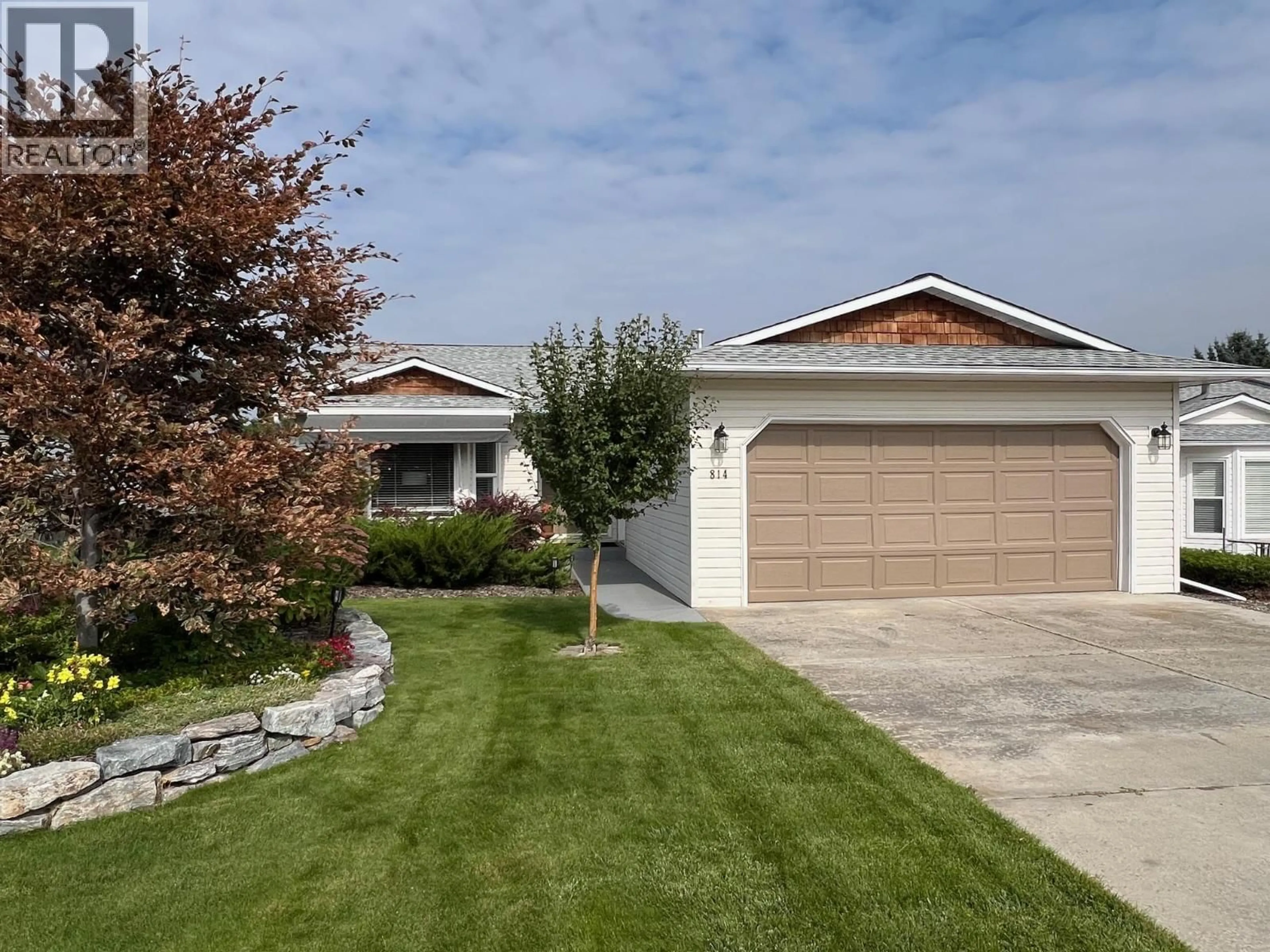 Home with vinyl exterior material, street for 814 8 AVENUE, Vernon British Columbia V1H1Z1