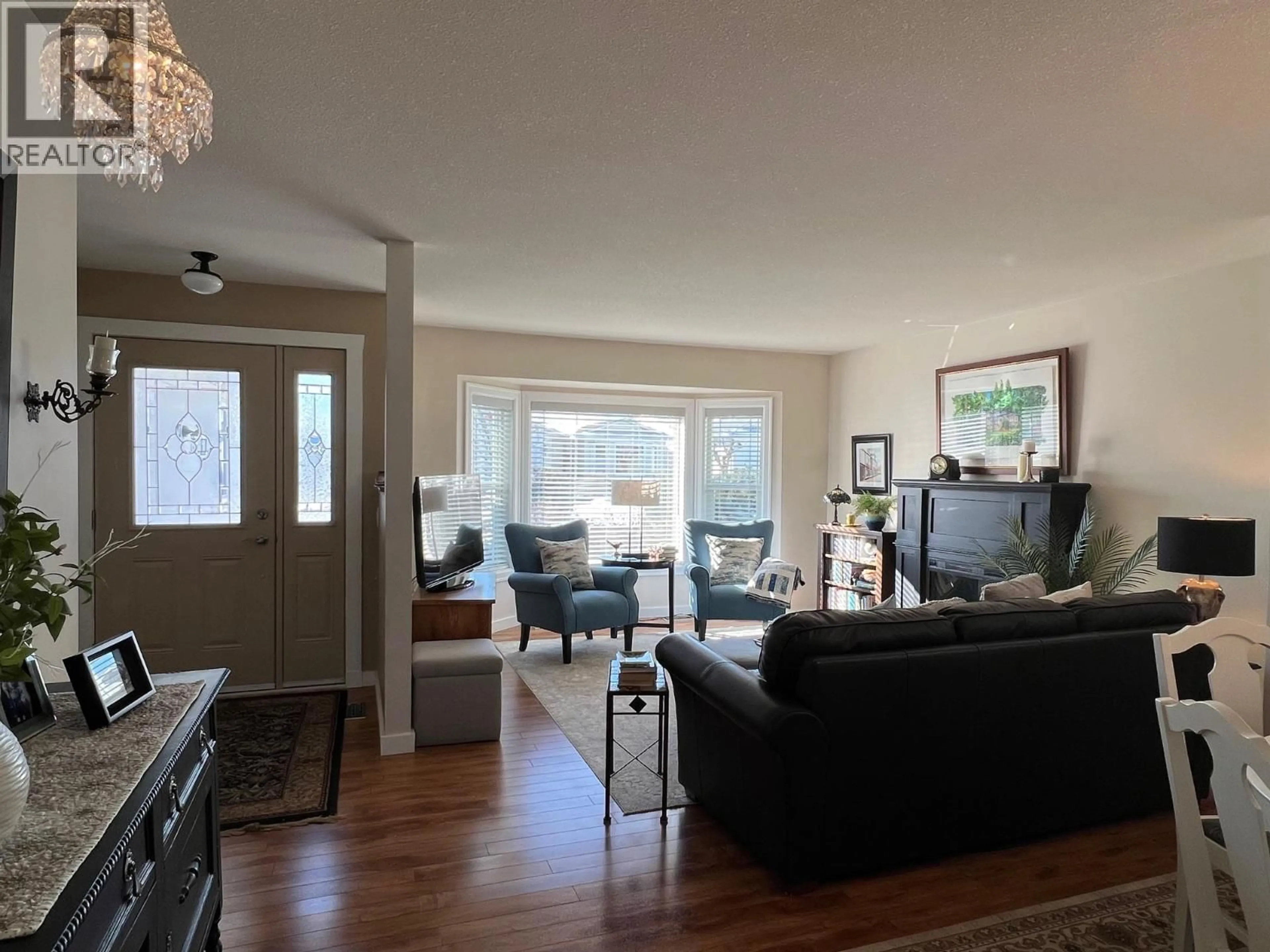 Living room with furniture, wood/laminate floor for 814 8 AVENUE, Vernon British Columbia V1H1Z1