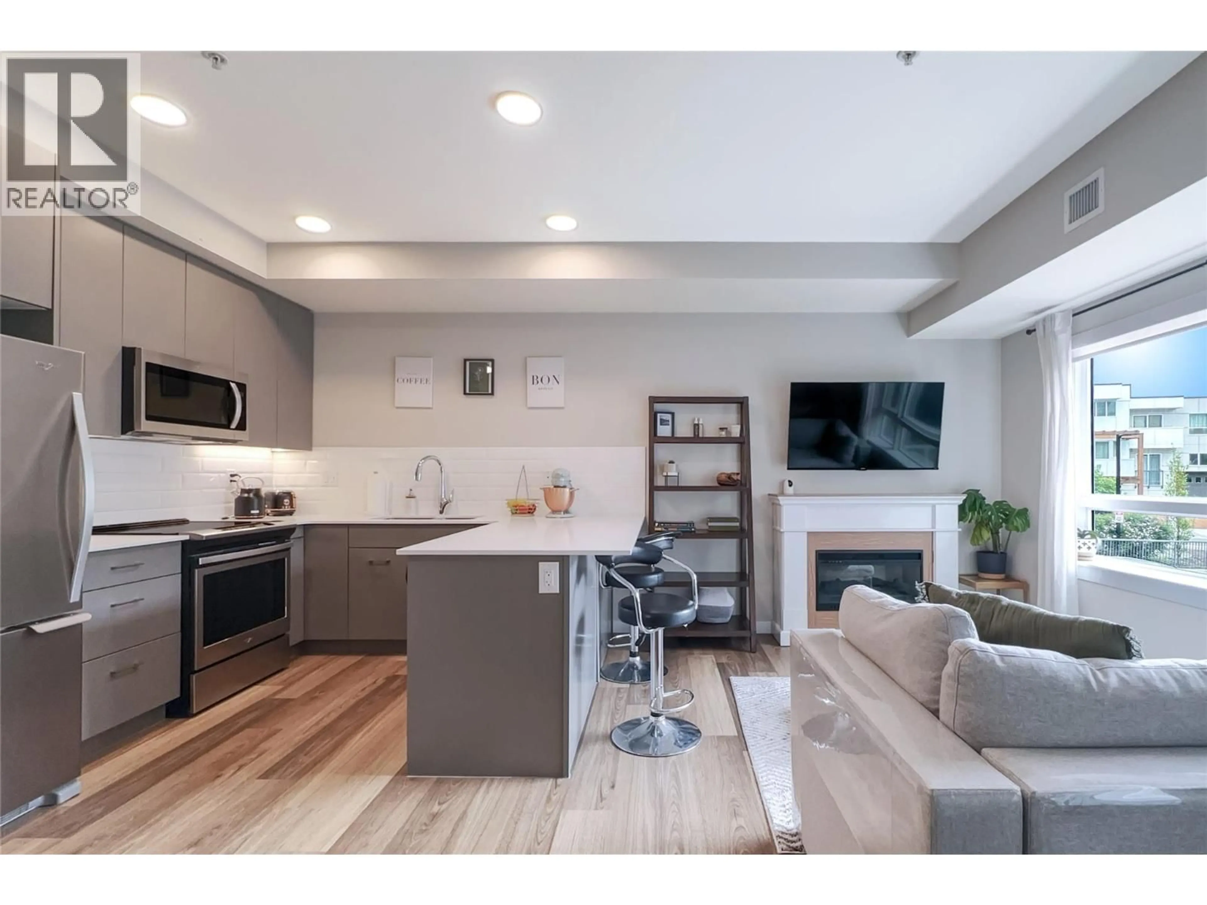 Open concept kitchen, wood/laminate floor for 219 - 722 VALLEY ROAD, Kelowna British Columbia V1V0E2