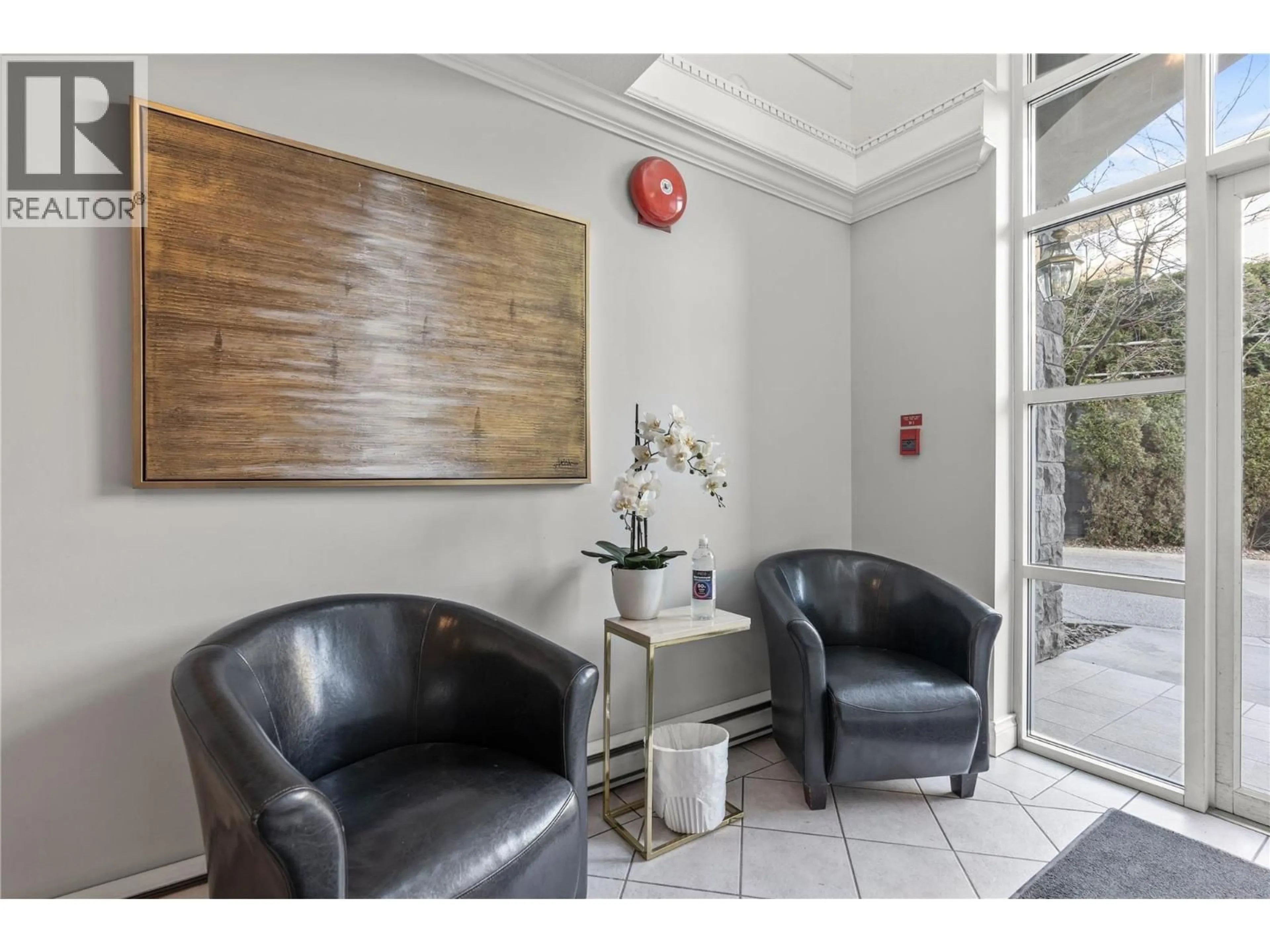 Lobby for 304 - 3220 CENTENNIAL DRIVE, Vernon British Columbia V1T2T7