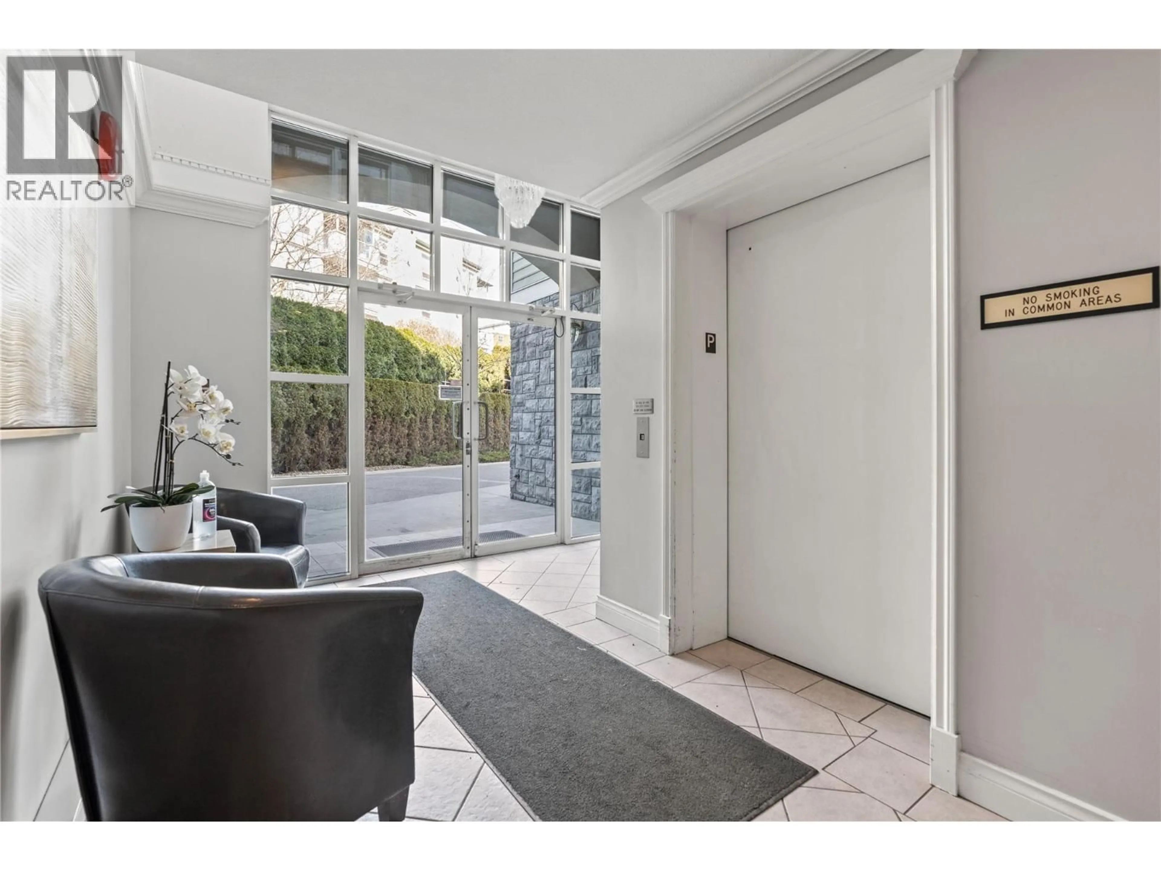 Indoor entryway for 304 - 3220 CENTENNIAL DRIVE, Vernon British Columbia V1T2T7