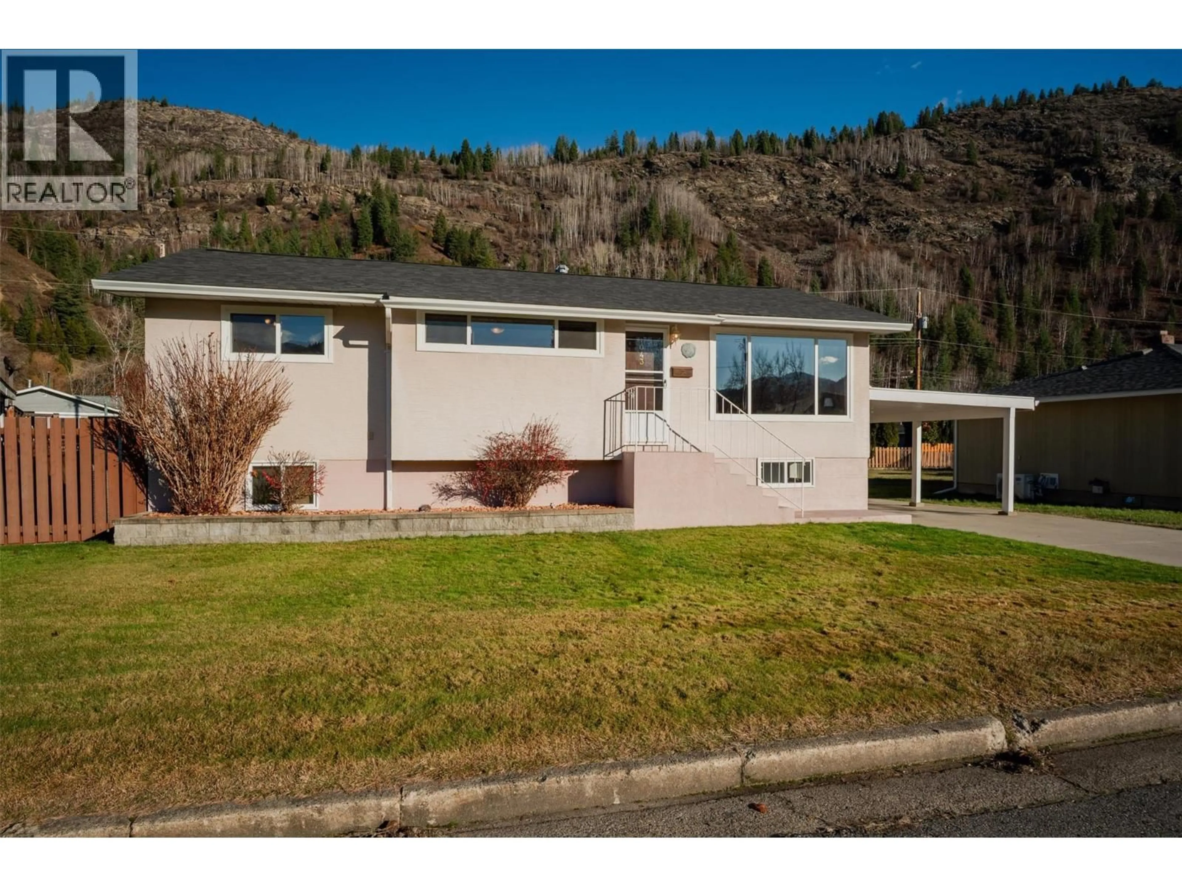 Home with vinyl exterior material, unknown for 1043 REGAN CRESCENT, Trail British Columbia V1R1C3