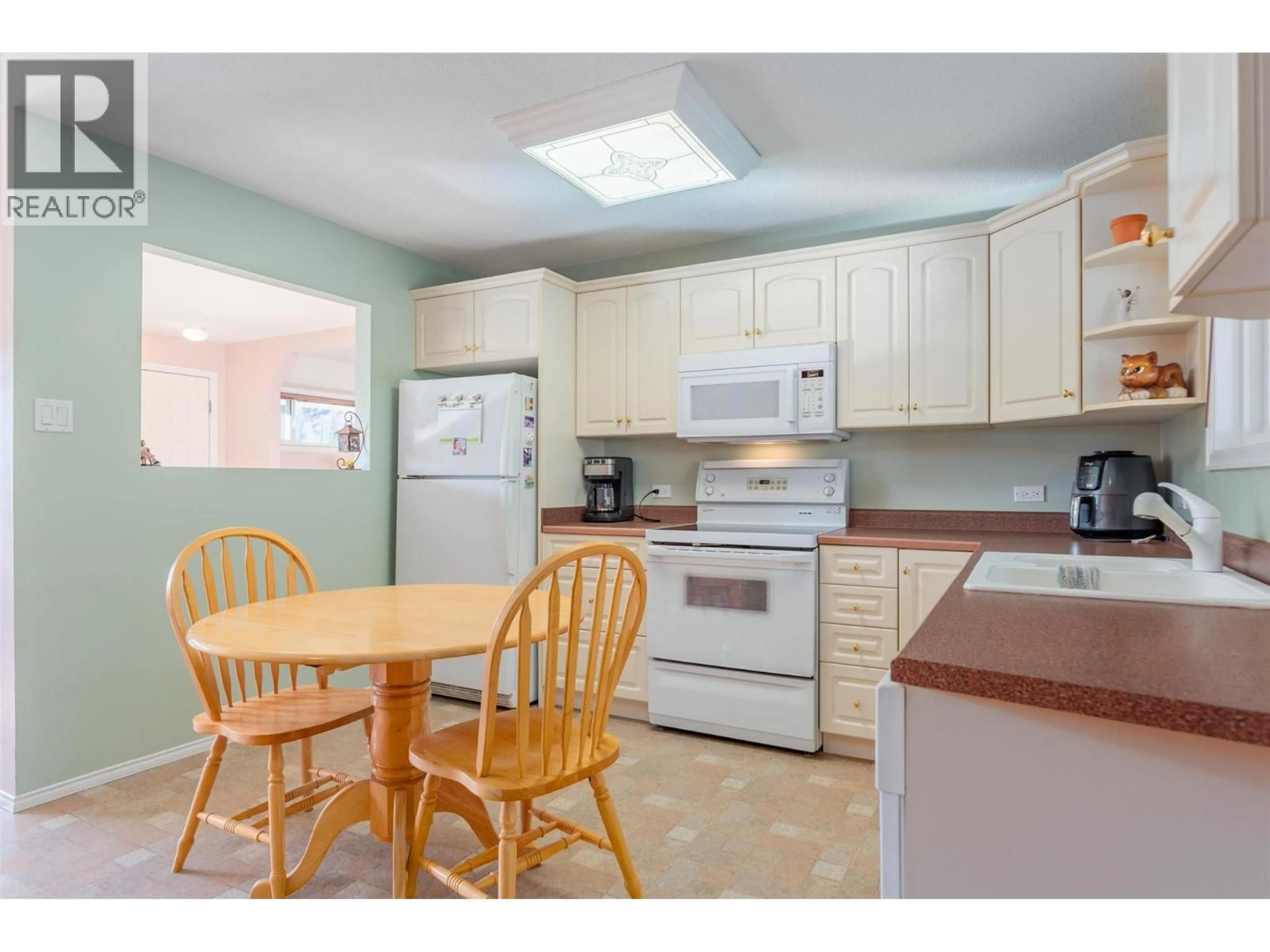 Standard kitchen, ceramic/tile floor for 1043 REGAN CRESCENT, Trail British Columbia V1R1C3