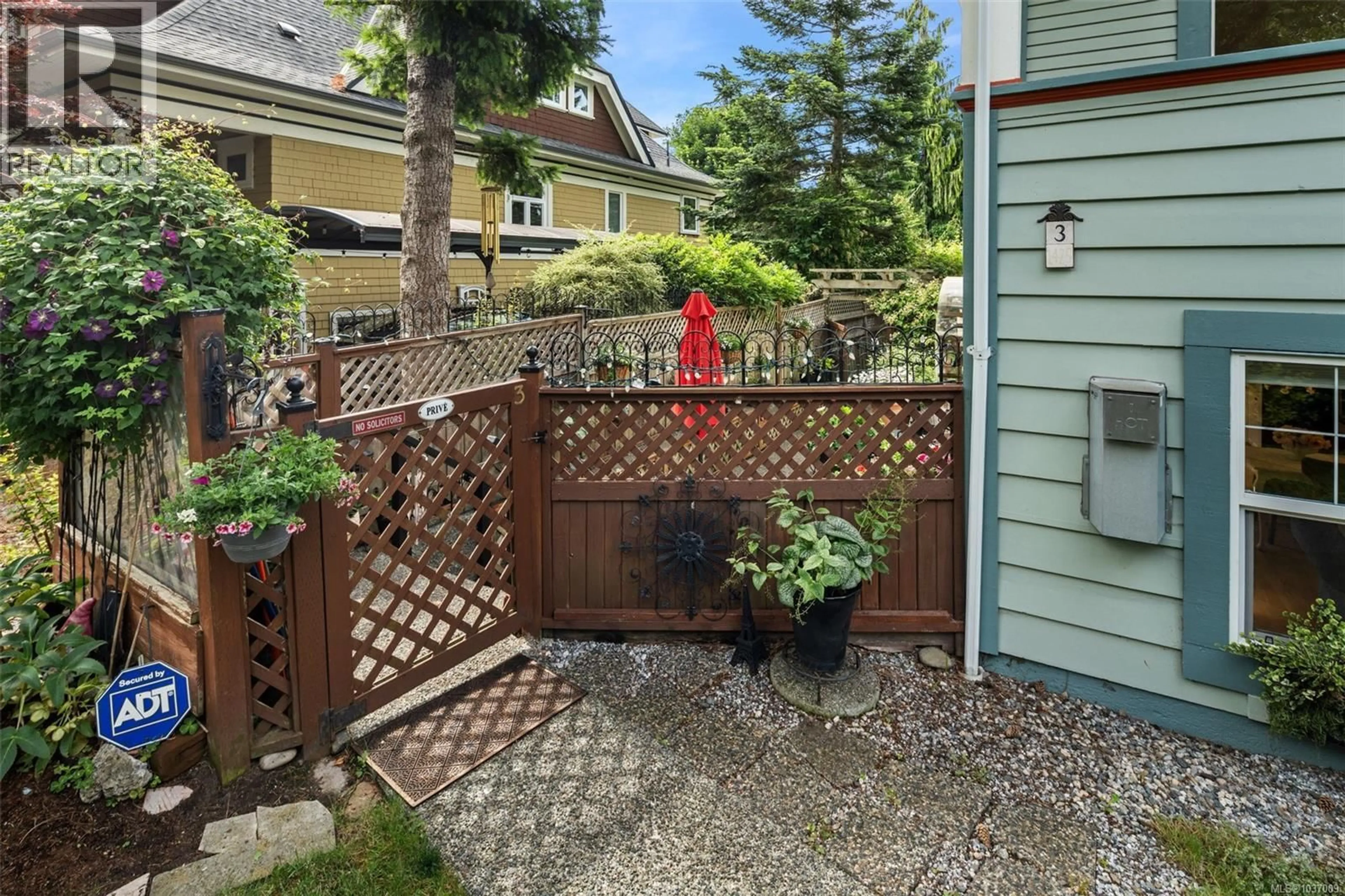 Patio, street for 3 - 1425 RICHARDSON STREET, Victoria British Columbia V9S1R1