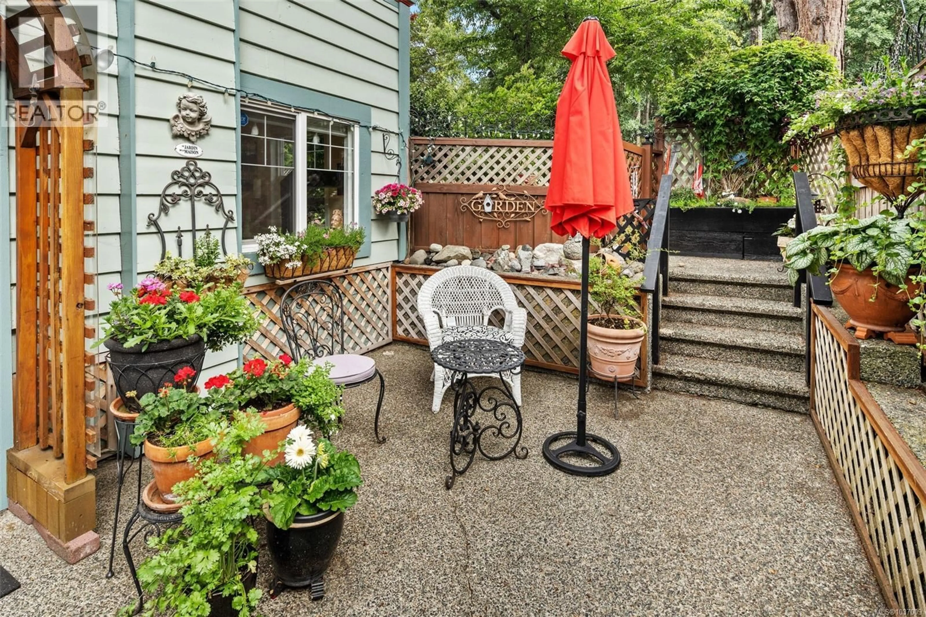 Patio, street for 3 - 1425 RICHARDSON STREET, Victoria British Columbia V9S1R1