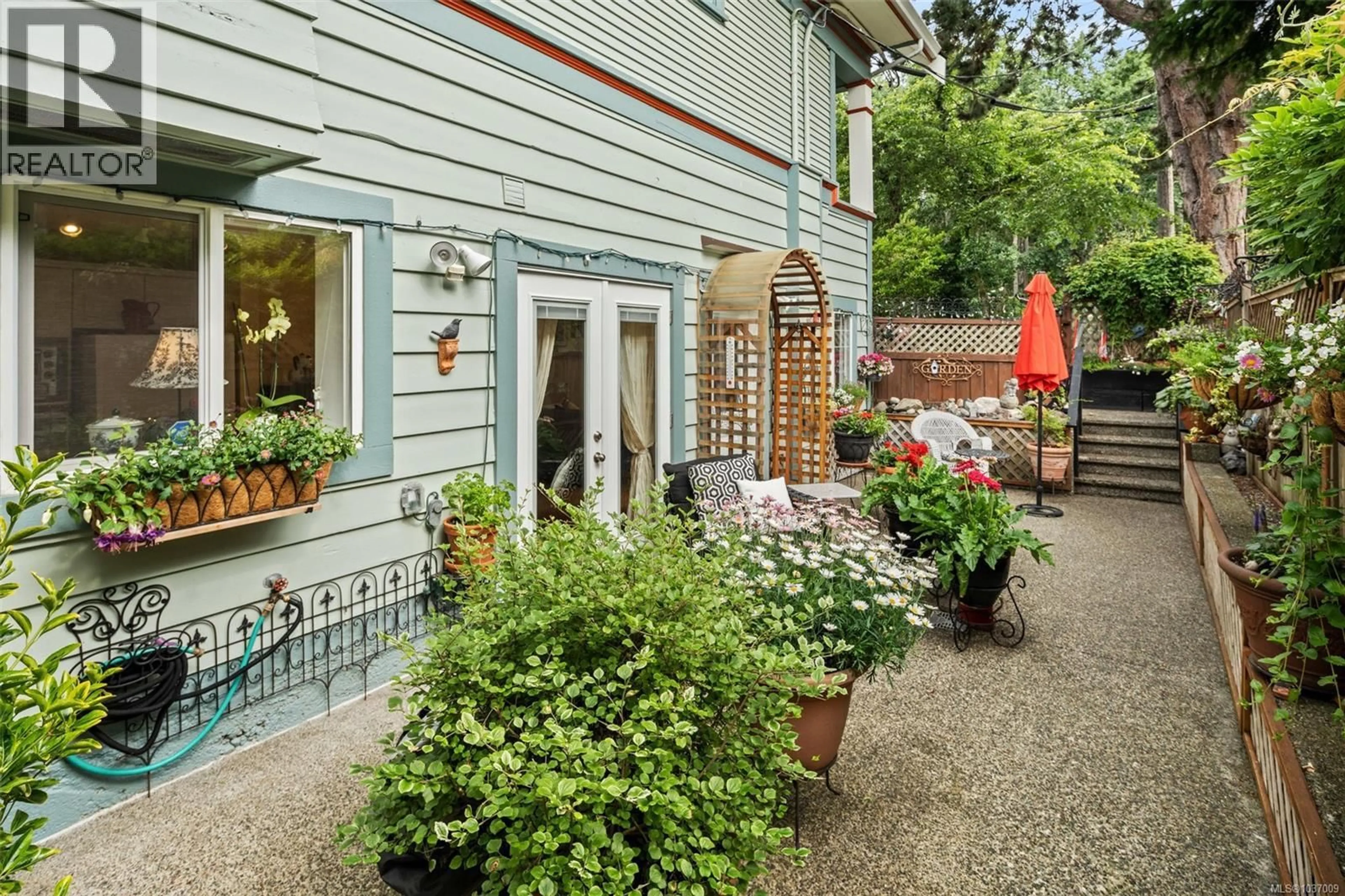 Patio, street for 3 - 1425 RICHARDSON STREET, Victoria British Columbia V9S1R1