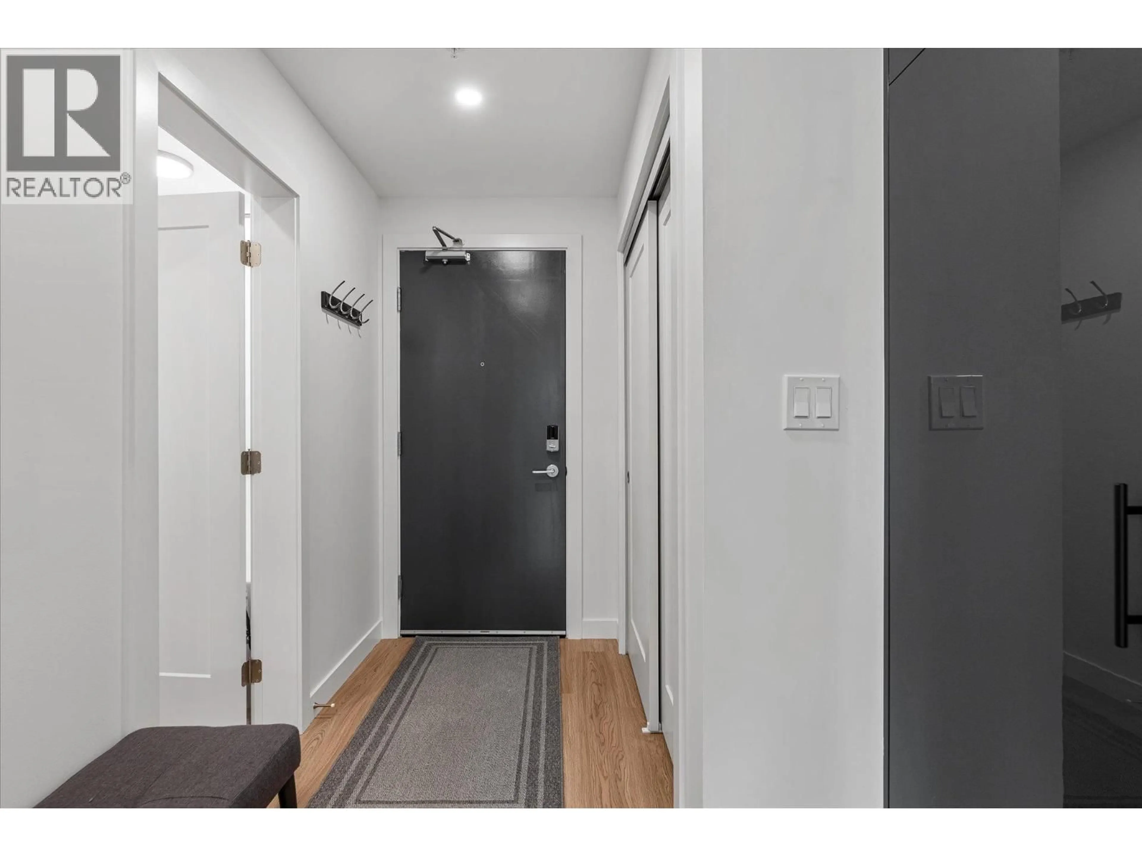 Indoor entryway for 208 - 1380 PRIDHAM AVENUE, Kelowna British Columbia V1Y0P7